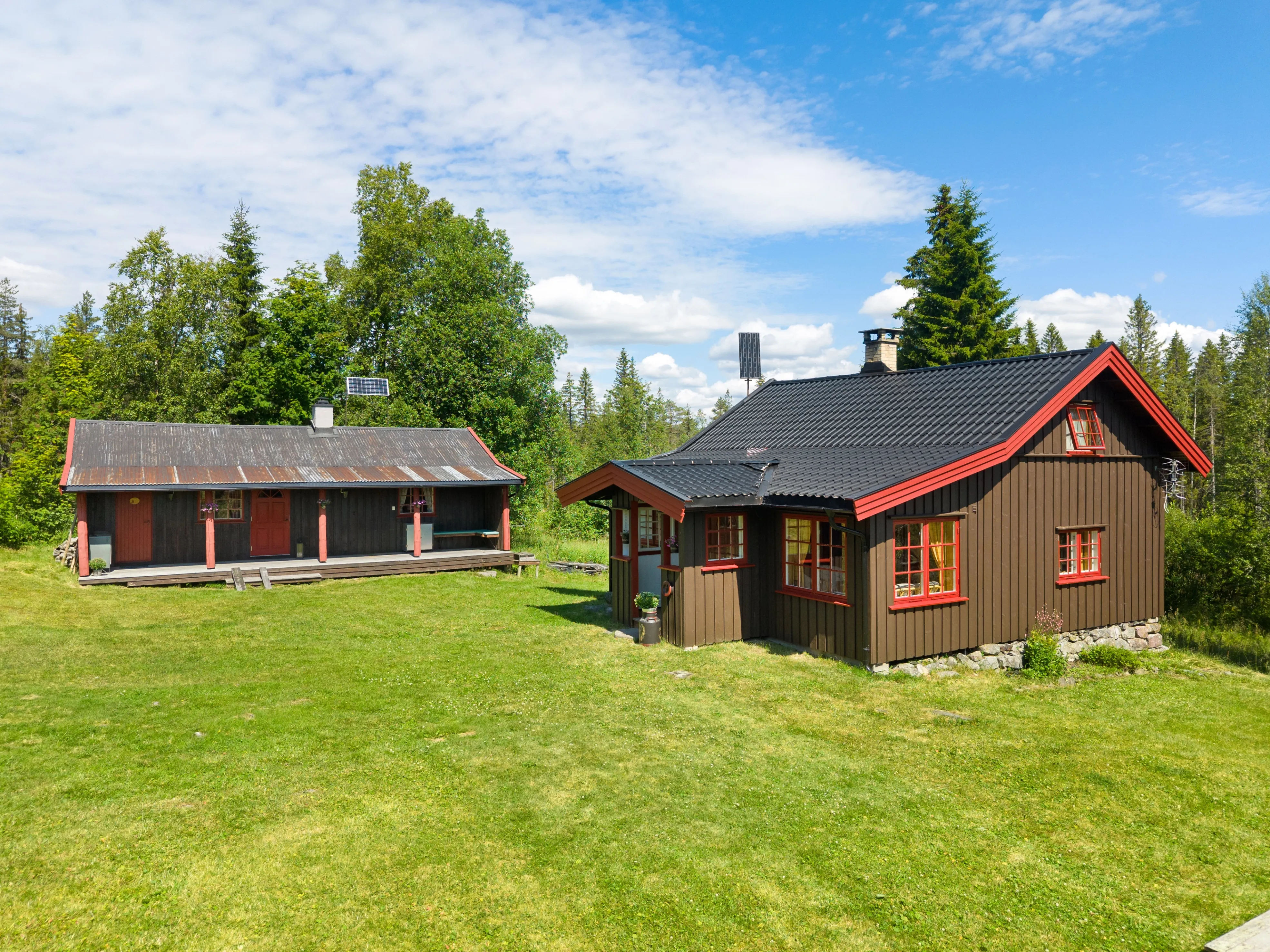 1850-luvun norjalainen lomamökki, jossa on lisärakennus ja tilava terassi - Näytä kuva 39 / 50