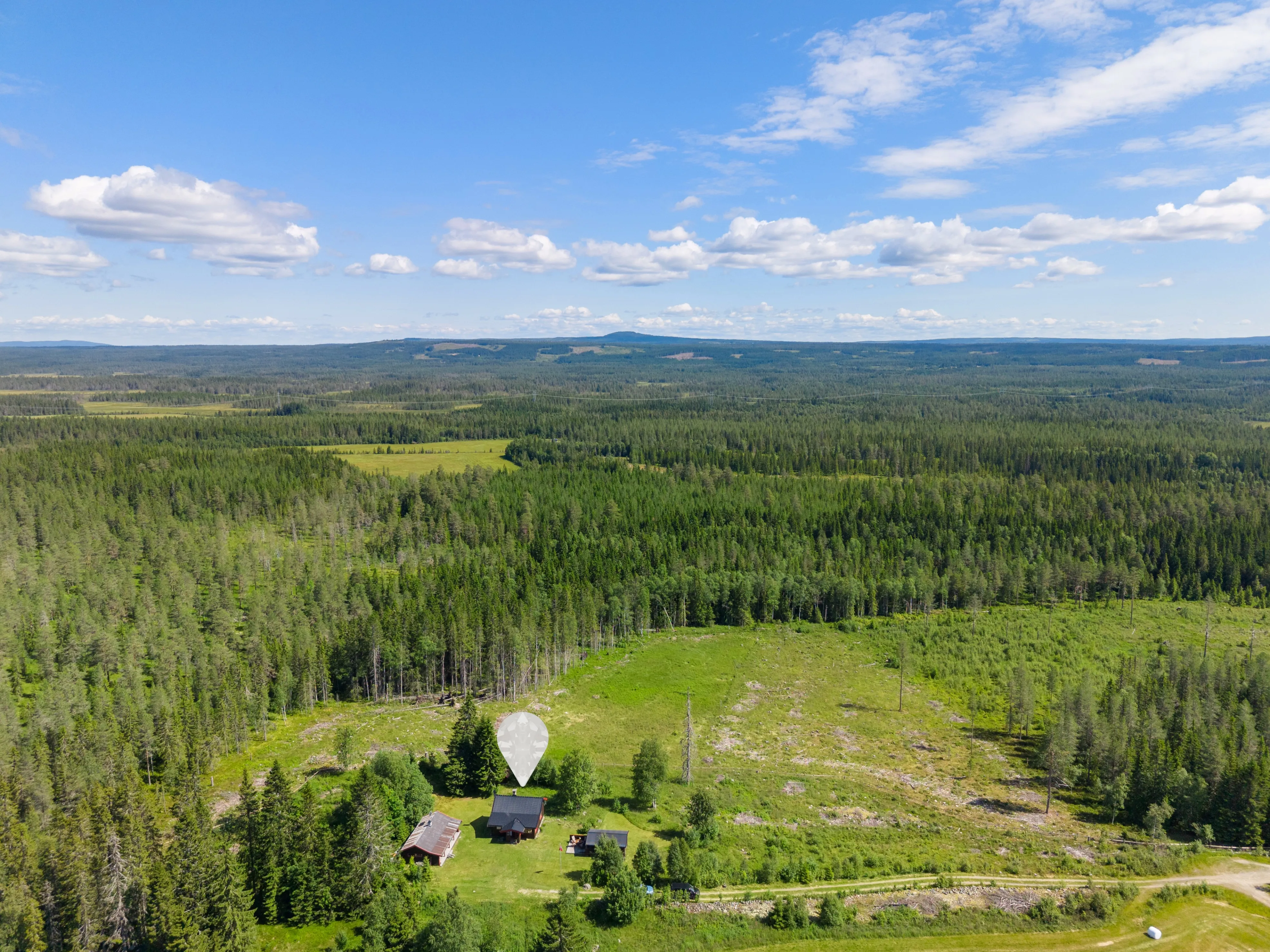 1850-luvun norjalainen lomamökki, jossa on lisärakennus ja tilava terassi - Näytä kuva 42 / 50