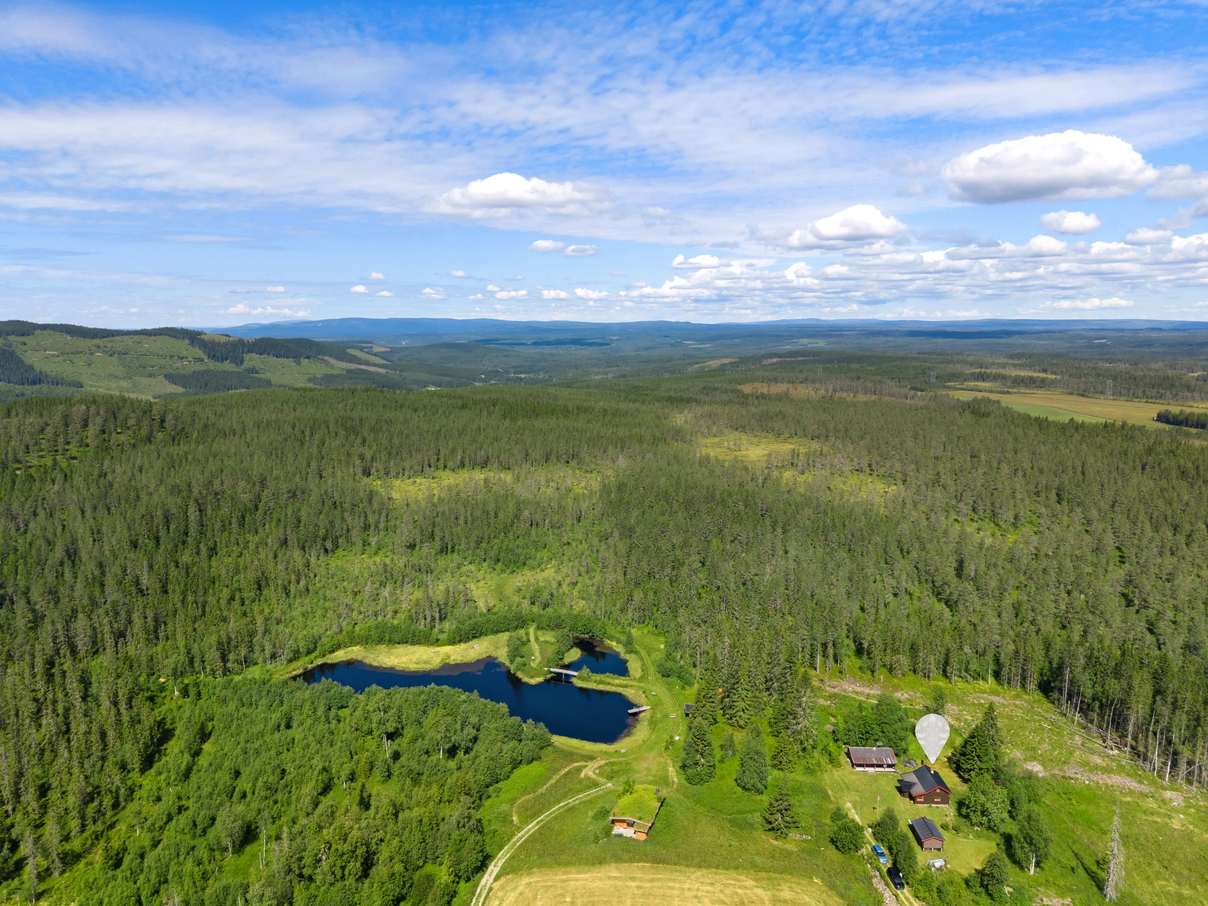 1850-luvun norjalainen lomamökki, jossa on lisärakennus ja tilava terassi - Näytä kuva 43 / 50