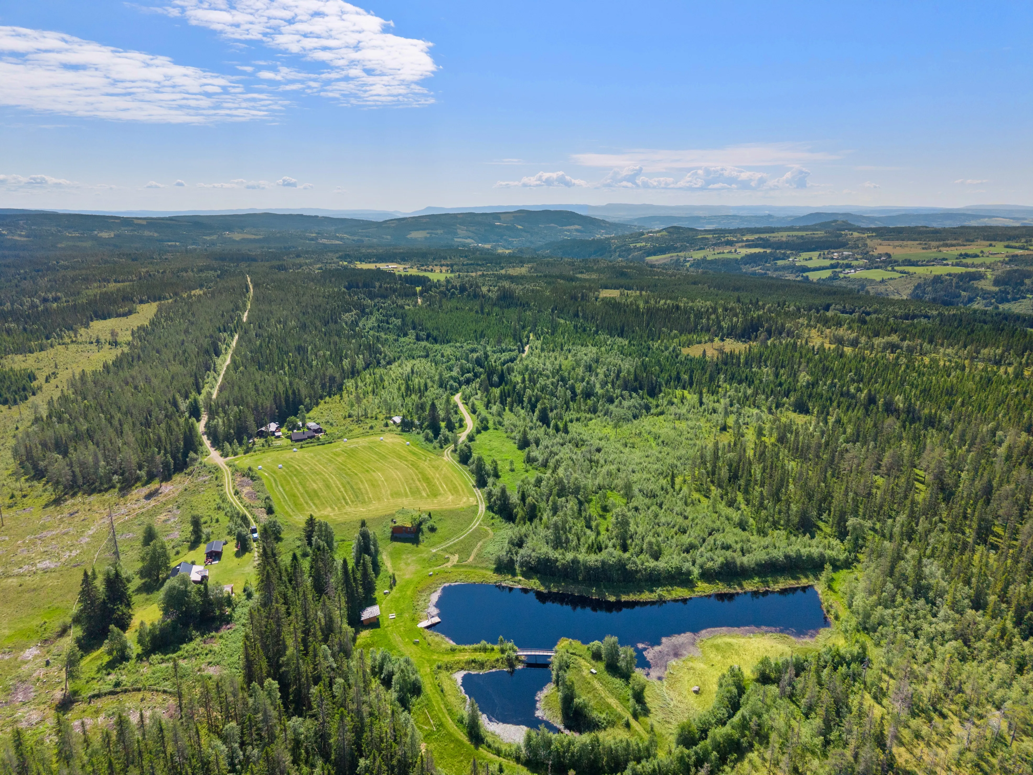 1850-luvun norjalainen lomamökki, jossa on lisärakennus ja tilava terassi - Näytä kuva 44 / 50