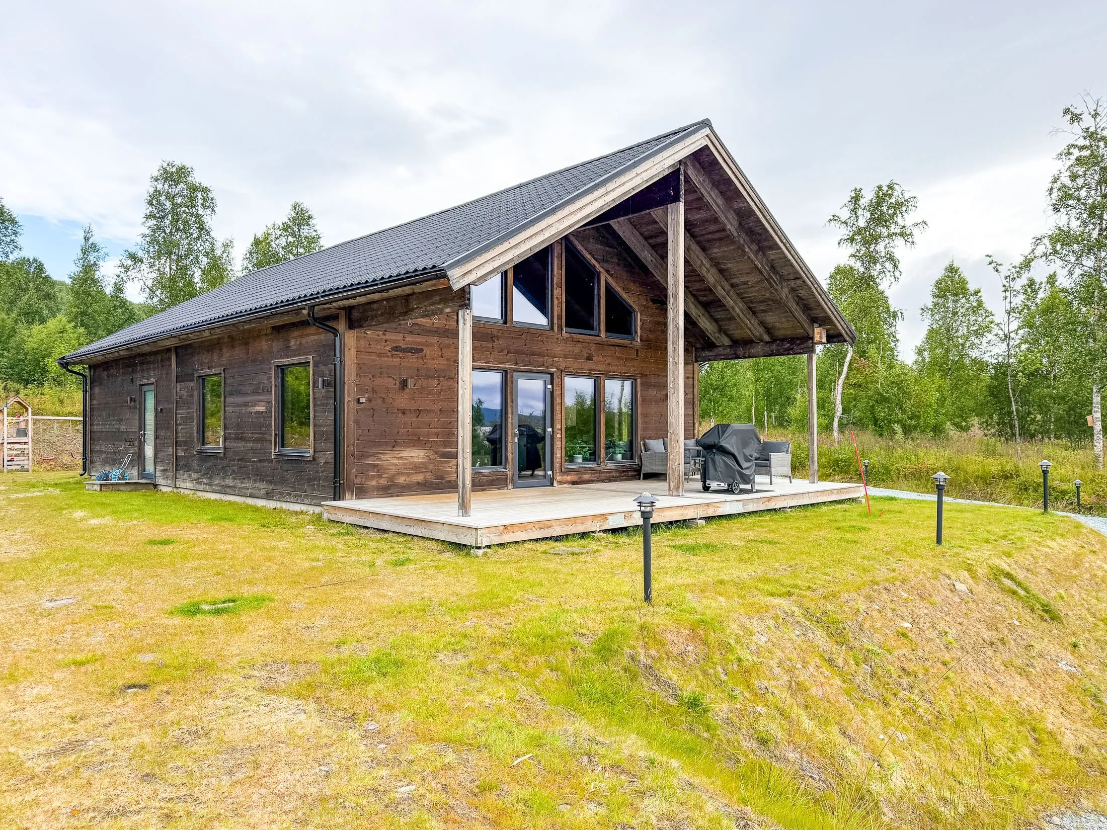 Moderne hus med 5 soveværelser i Klimpfjäll med stor have og terrasse - Image 3