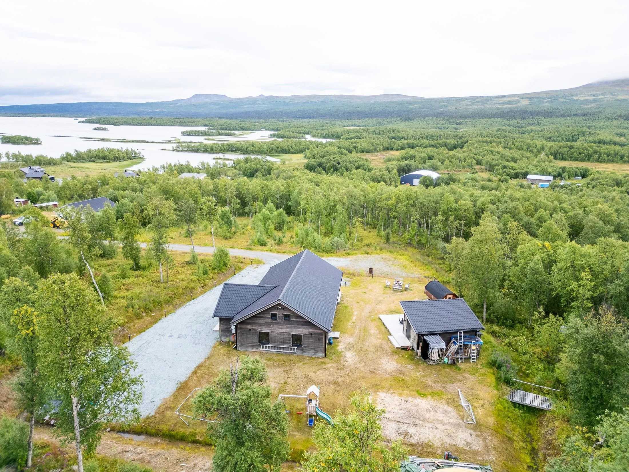 Moderne hus med 5 soveværelser i Klimpfjäll med stor have og terrasse - Vis billede 28 af 36