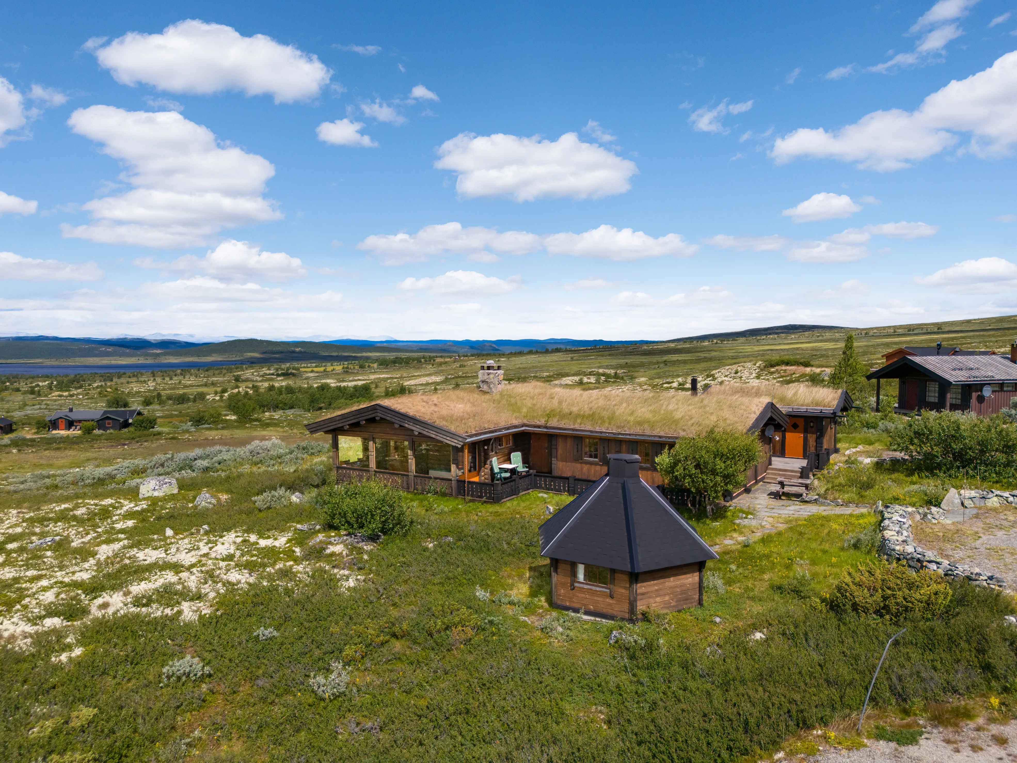 Norwegisches Landhaus aus den 1980er Jahren mit Garten und Blick auf die Alpen - Bild 42 von 65 anzeigen
