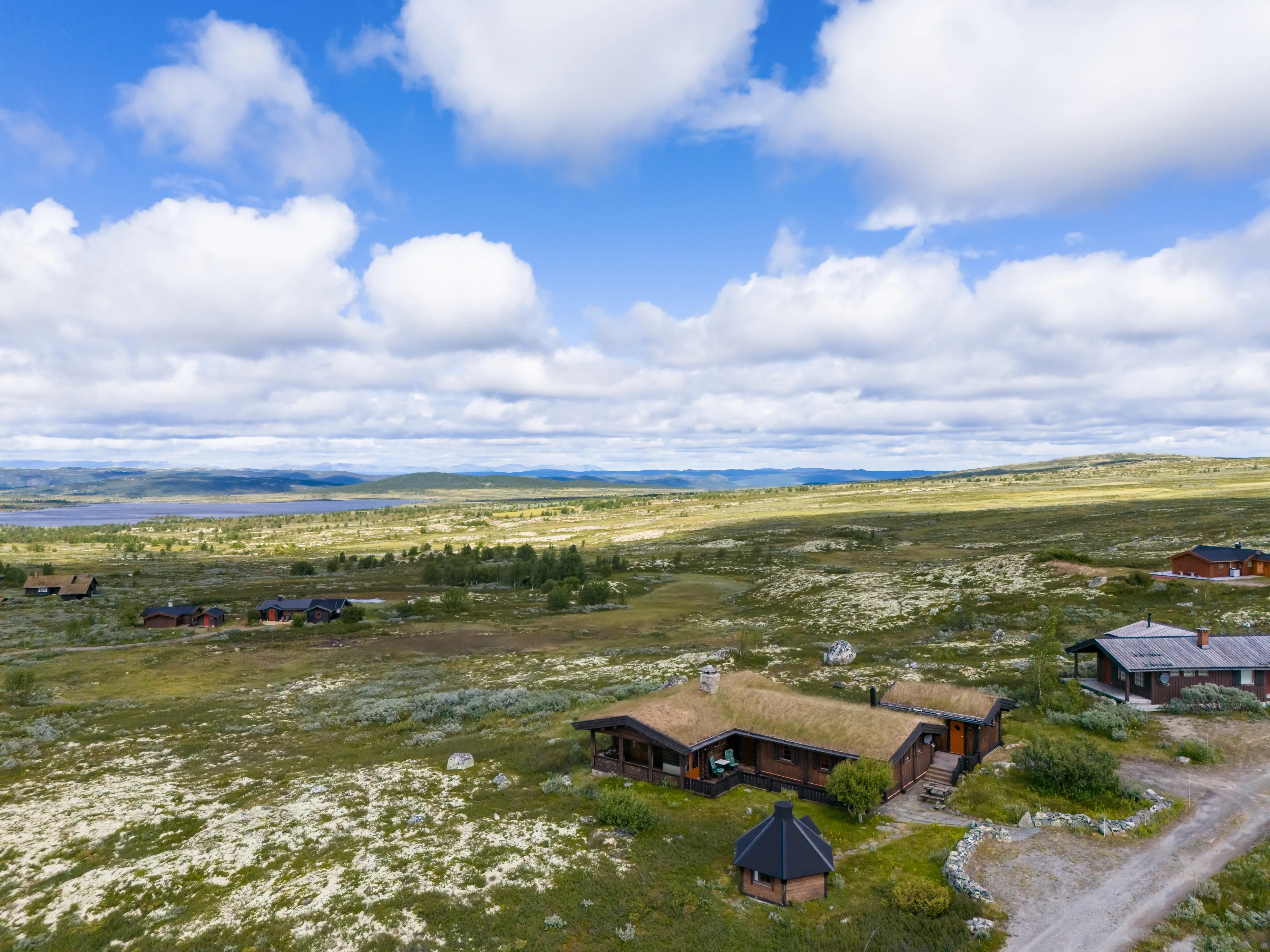 Norwegisches Landhaus aus den 1980er Jahren mit Garten und Blick auf die Alpen - Bild 50 von 65 anzeigen