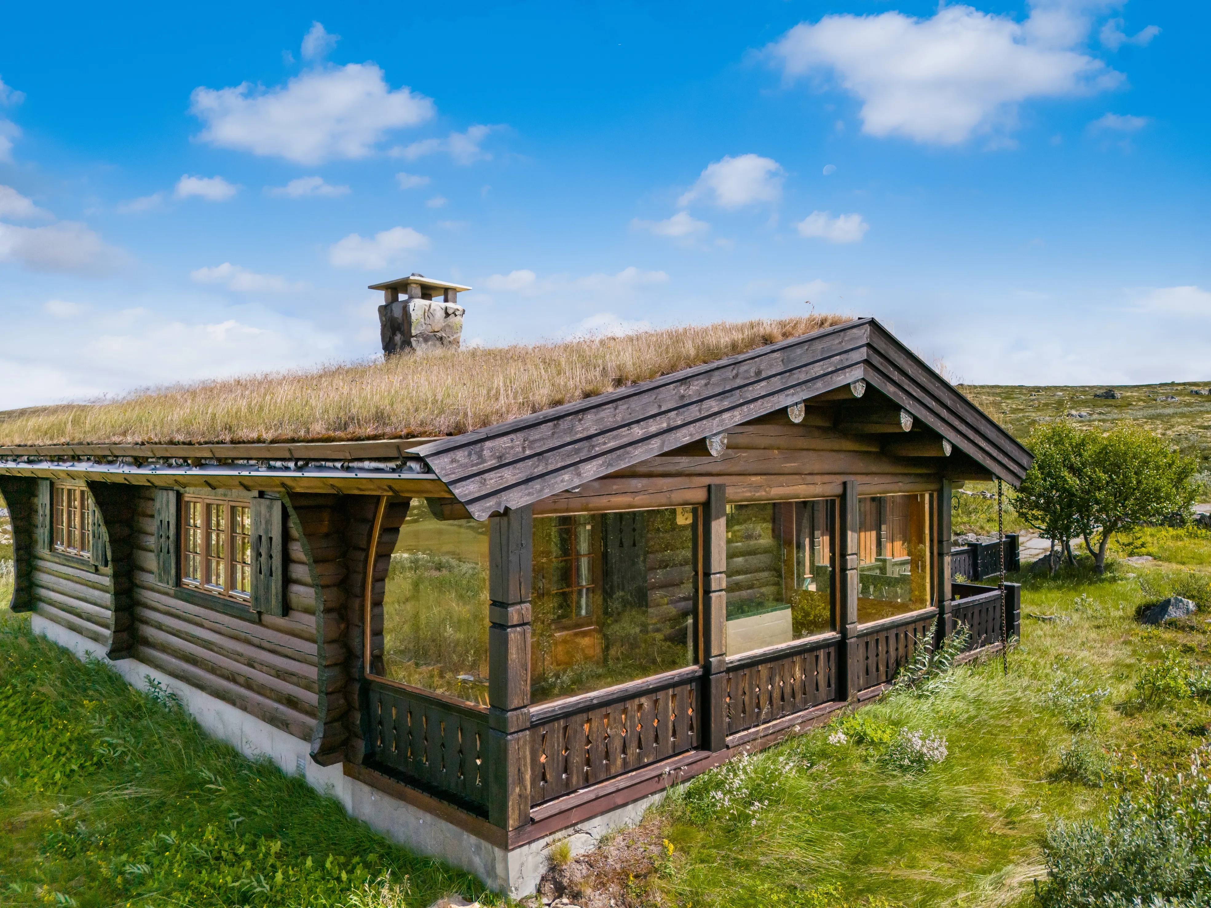 Norwegisches Landhaus aus den 1980er Jahren mit Garten und Blick auf die Alpen - Bild 53 von 65 anzeigen