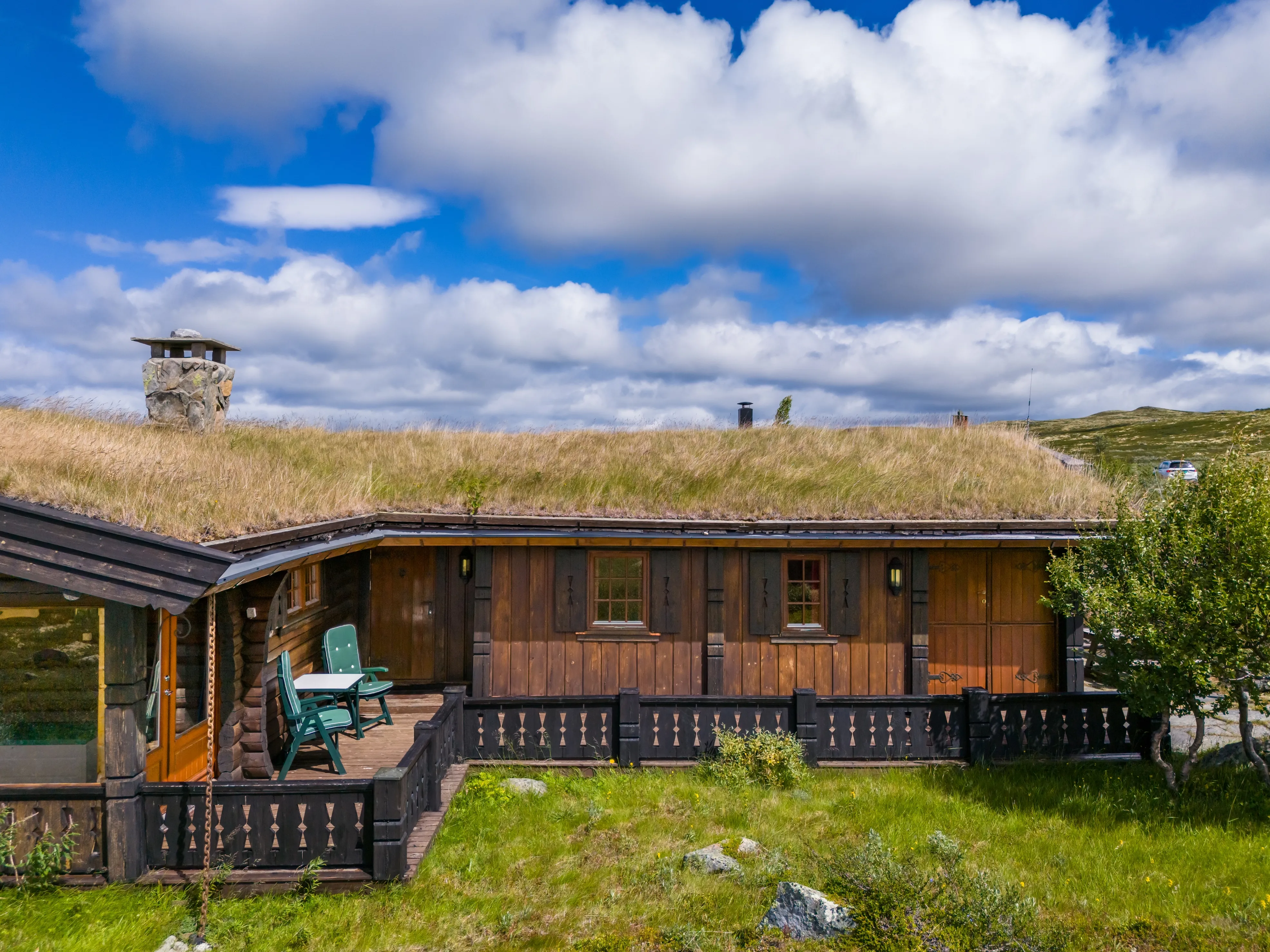 Norwegisches Landhaus aus den 1980er Jahren mit Garten und Blick auf die Alpen - Bild 54 von 65 anzeigen