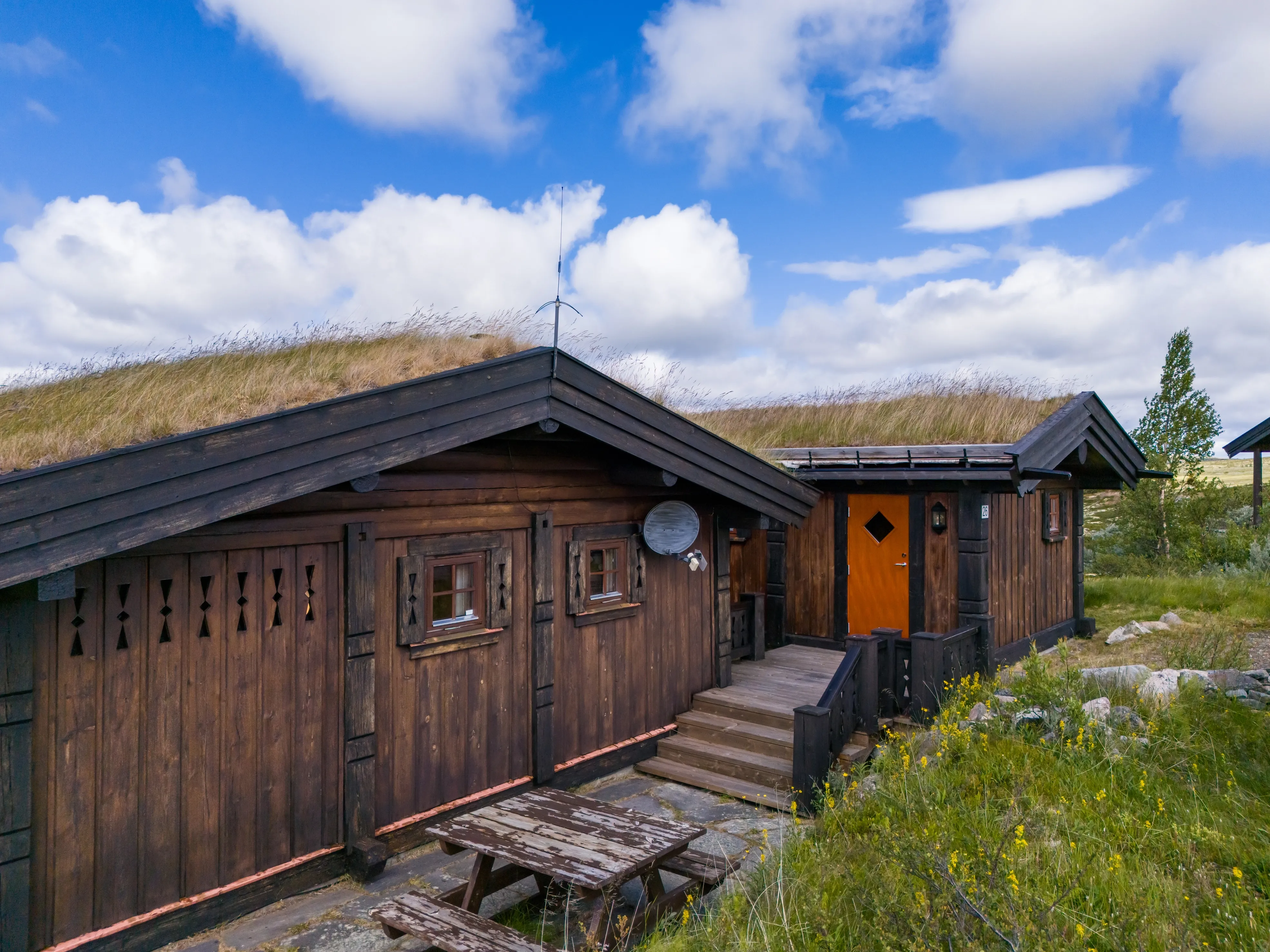 Norwegisches Landhaus aus den 1980er Jahren mit Garten und Blick auf die Alpen - Bild 58 von 65 anzeigen