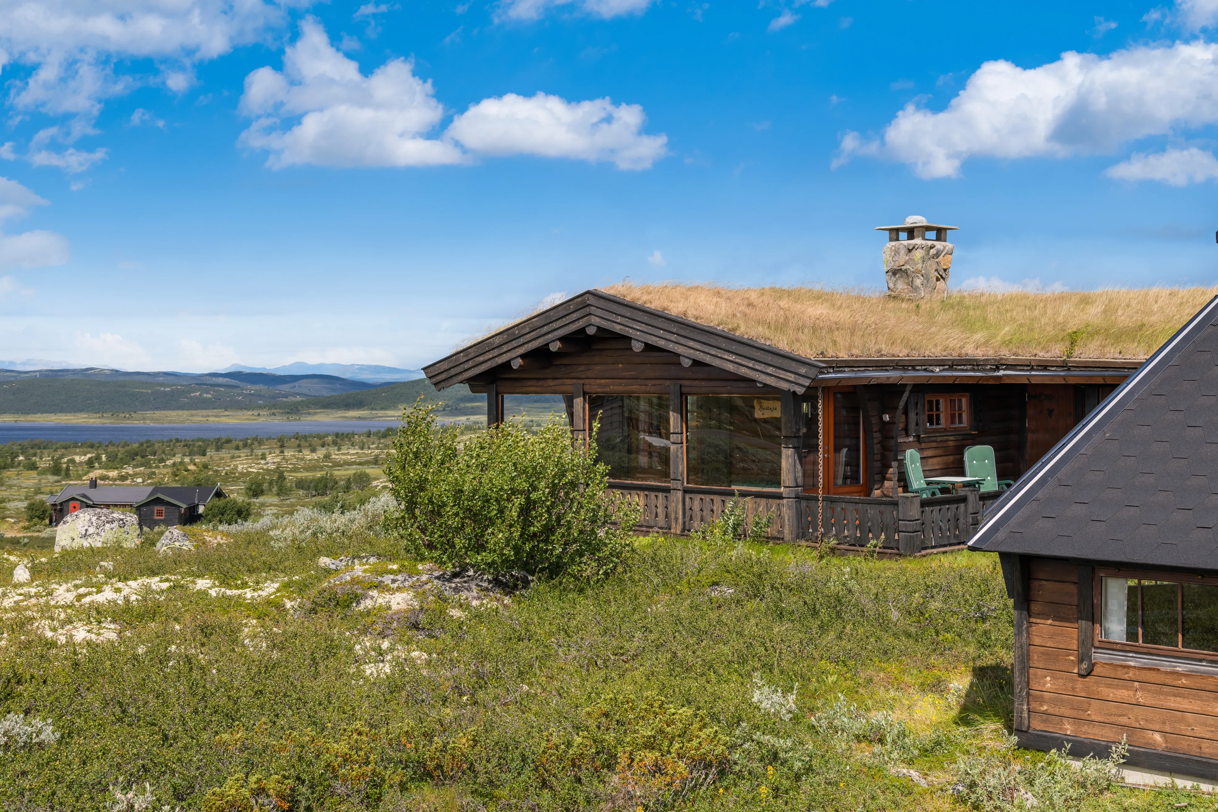 Norwegisches Landhaus aus den 1980er Jahren mit Garten und Blick auf die Alpen - Bild 64 von 65 anzeigen