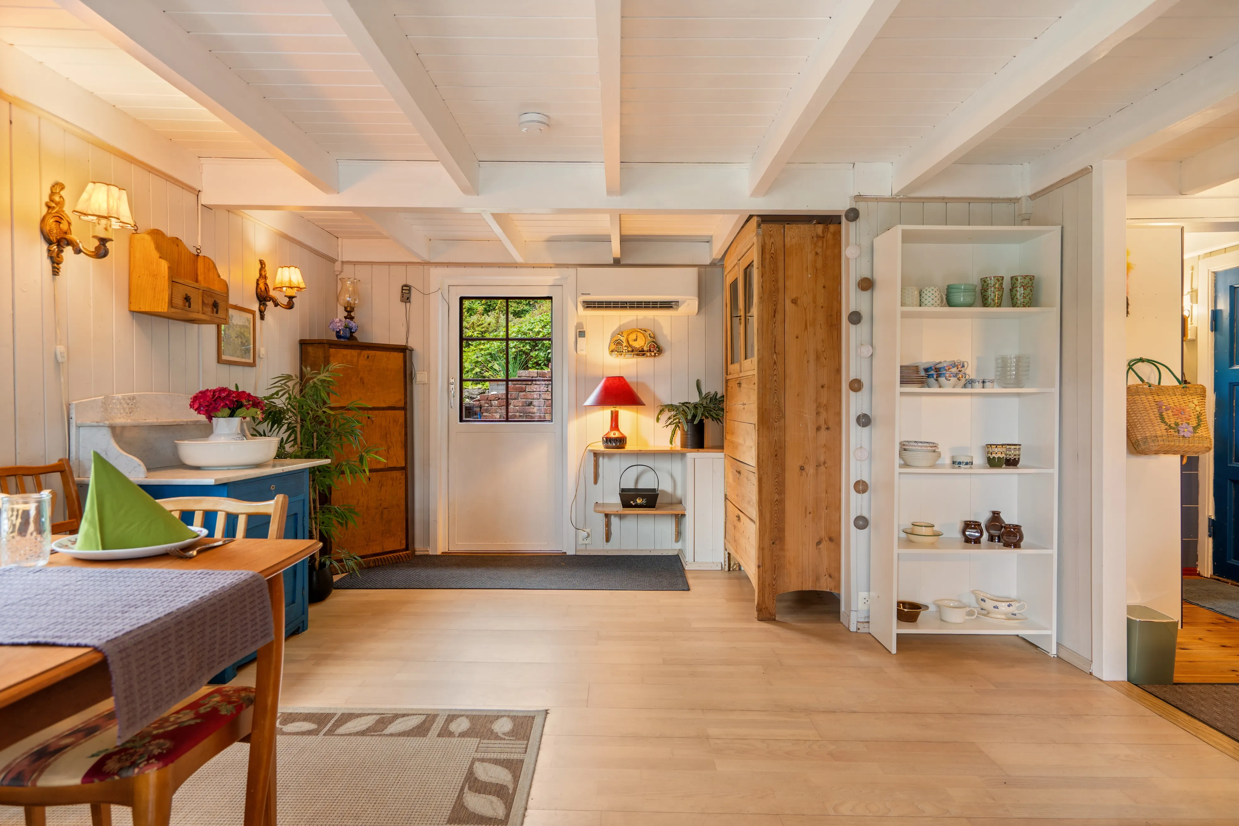 1940s Cabin with Restoration Potential in Scenic Vestland, Norway - Image 3