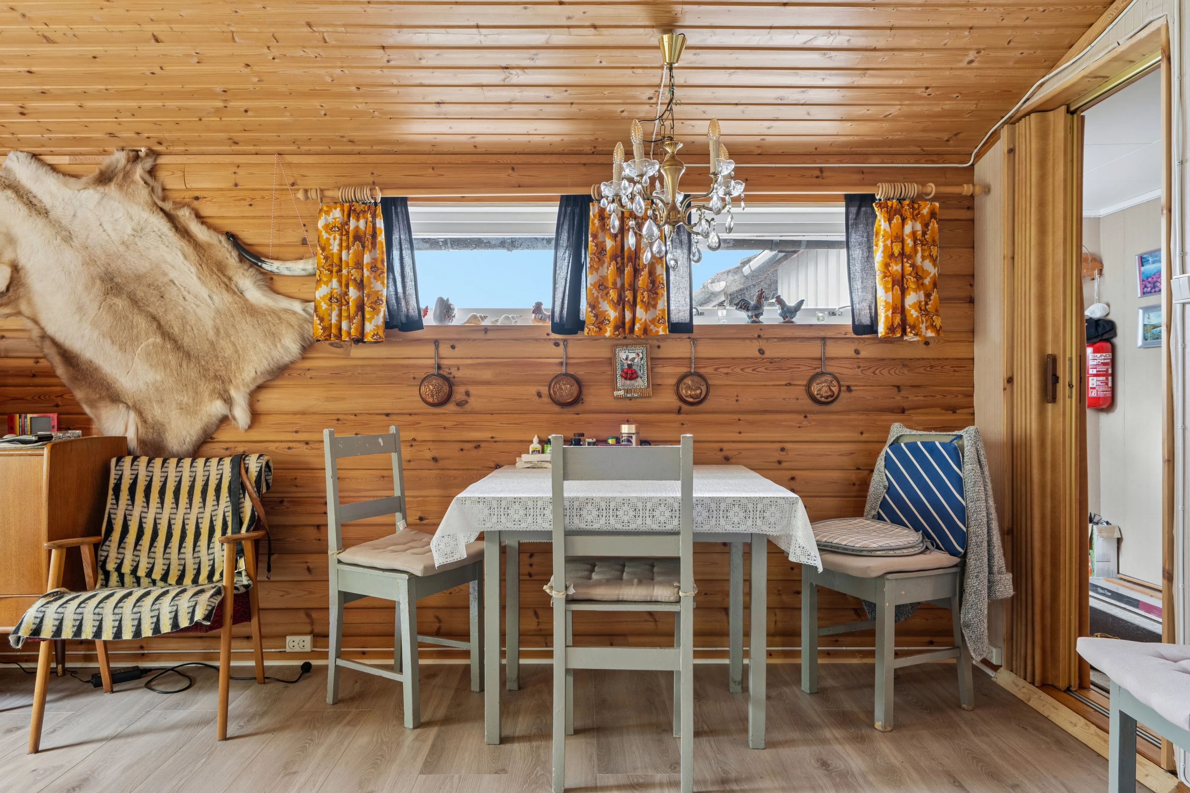 Norsk hytte ved fjorden med terrasse og bådhus i Oteren - Image 5