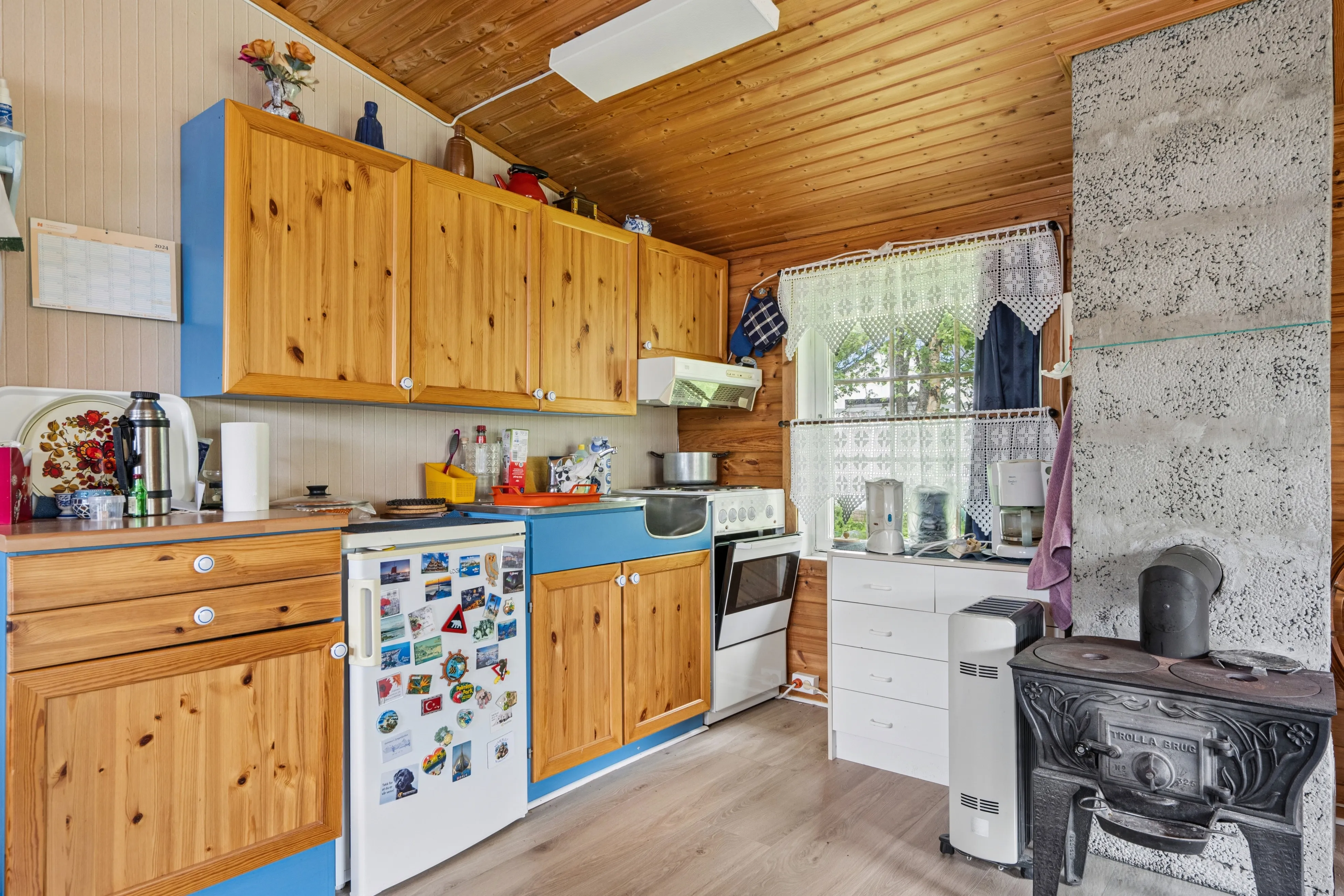 Norsk hytte ved fjorden med terrasse og bådhus i Oteren - Vis billede 7 af 24