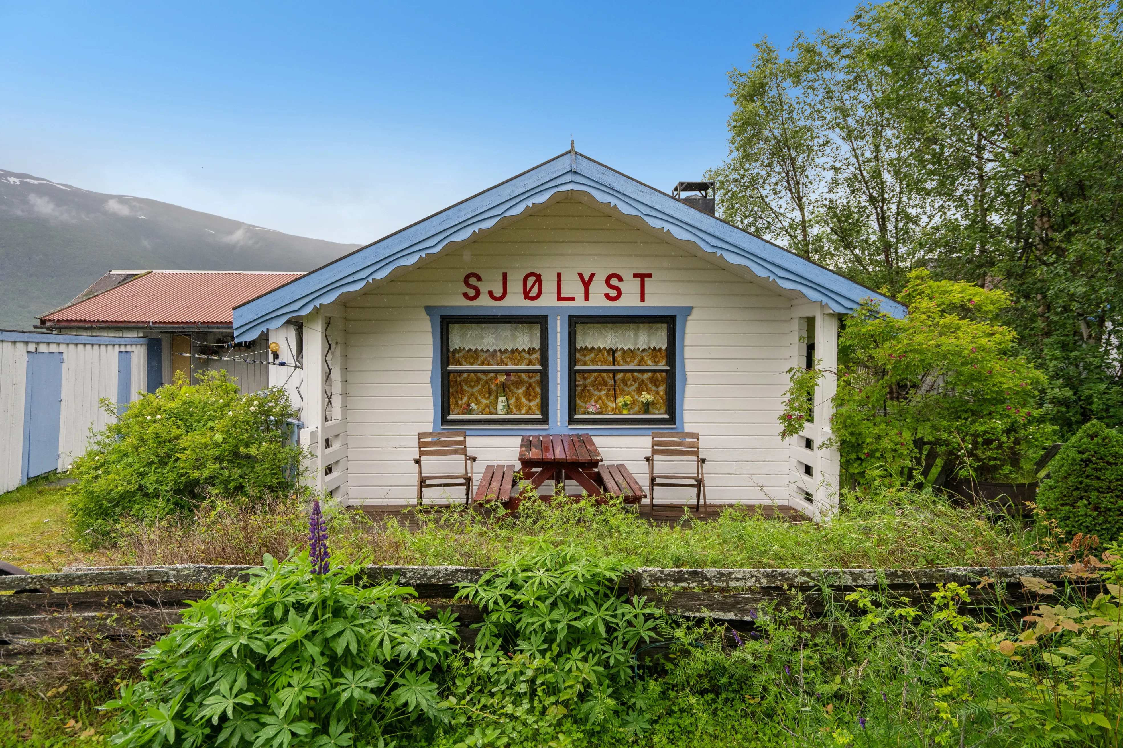 Norsk hytte ved fjorden med terrasse og bådhus i Oteren - Vis billede 15 af 24