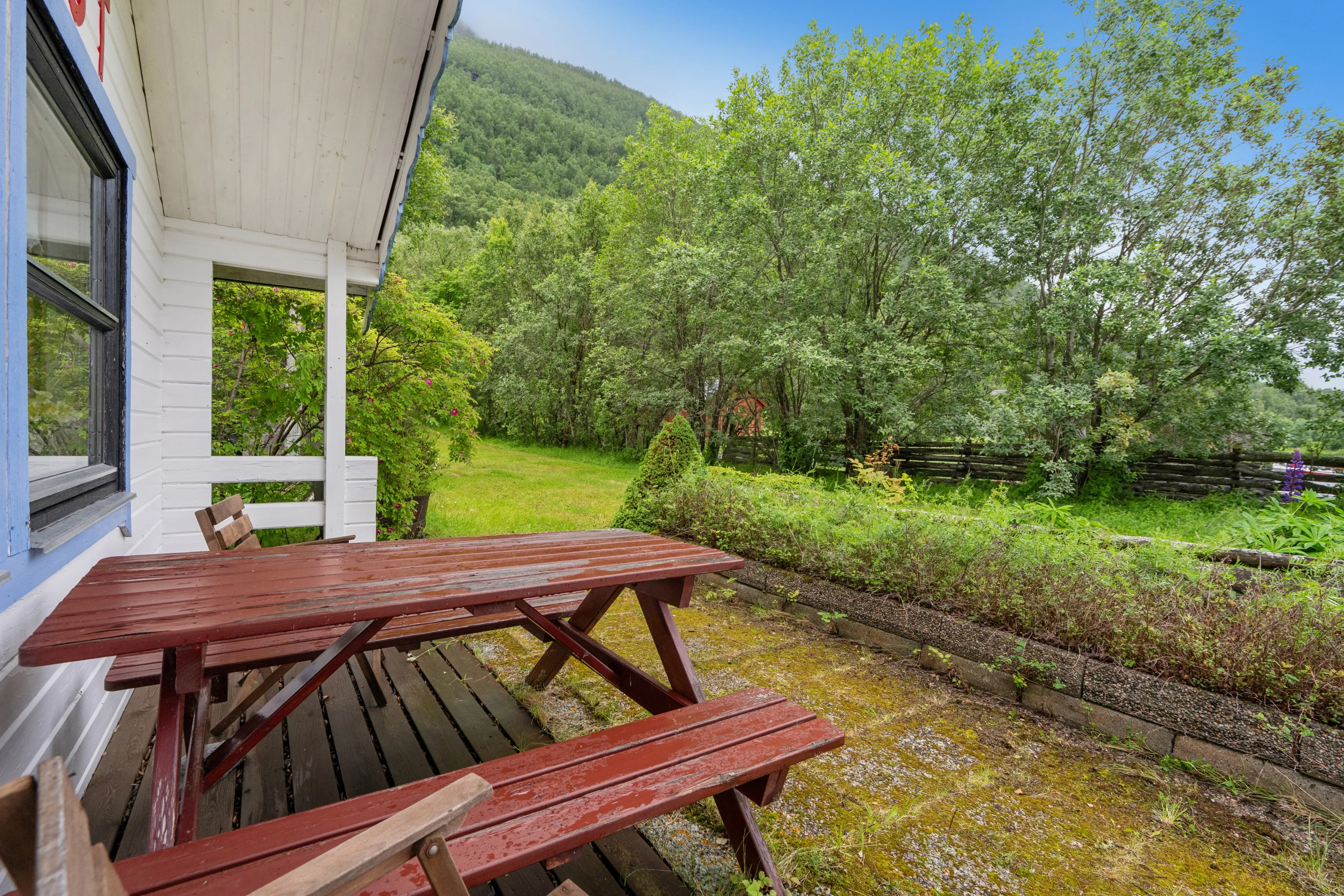 Norsk hytte ved fjorden med terrasse og bådhus i Oteren - Vis billede 16 af 24