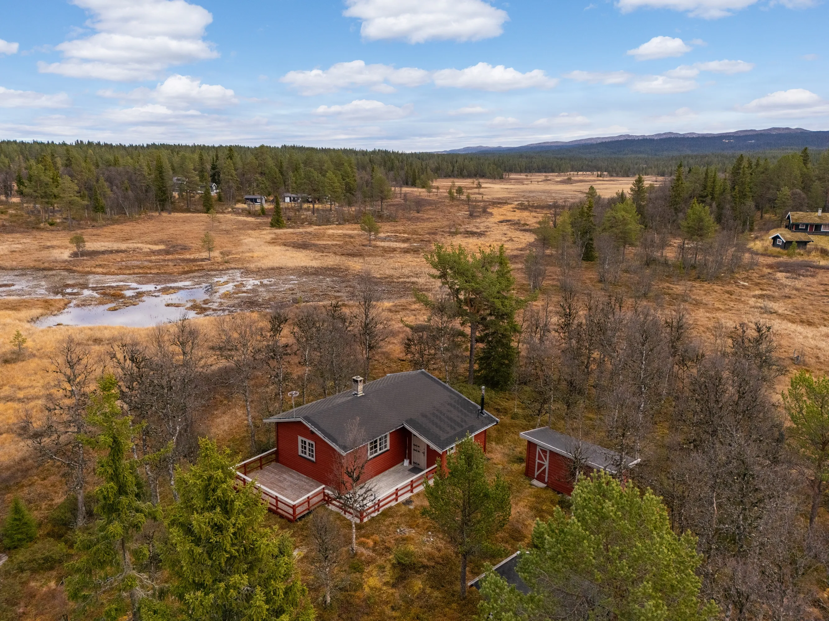 1950s Gol House with Expansive Land and Terrace in Serene Setting - Image 1