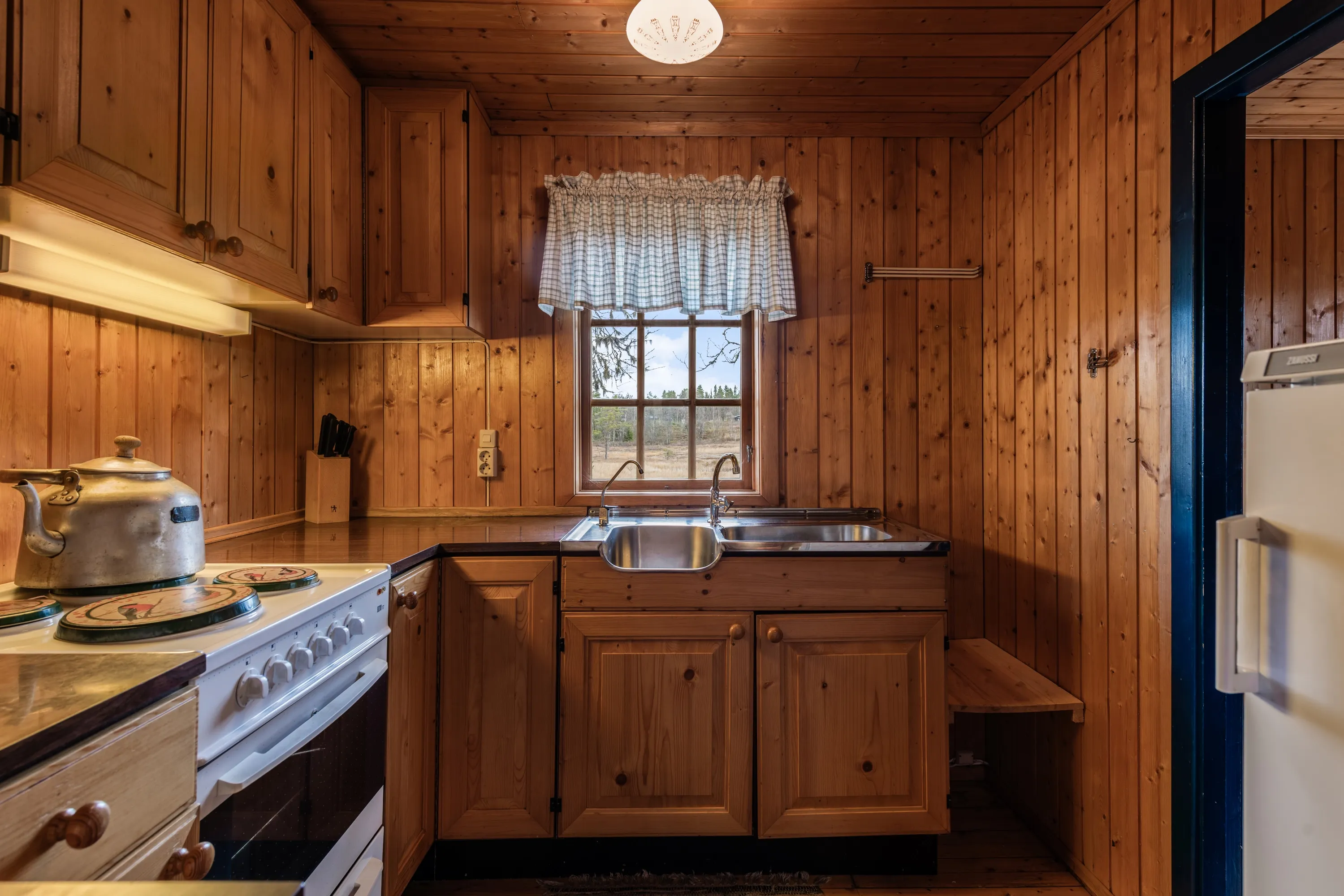 1950s Gol House with Expansive Land and Terrace in Serene Setting - View image 13 of 37