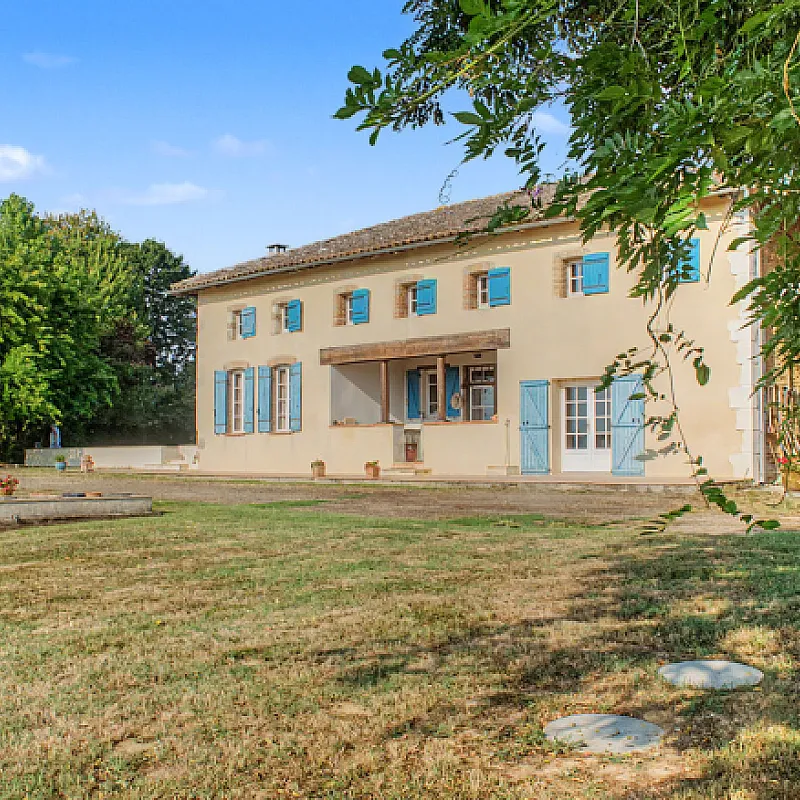 Expansive 4-Bedroom Country House with Pool in Tarn-et-Garonne