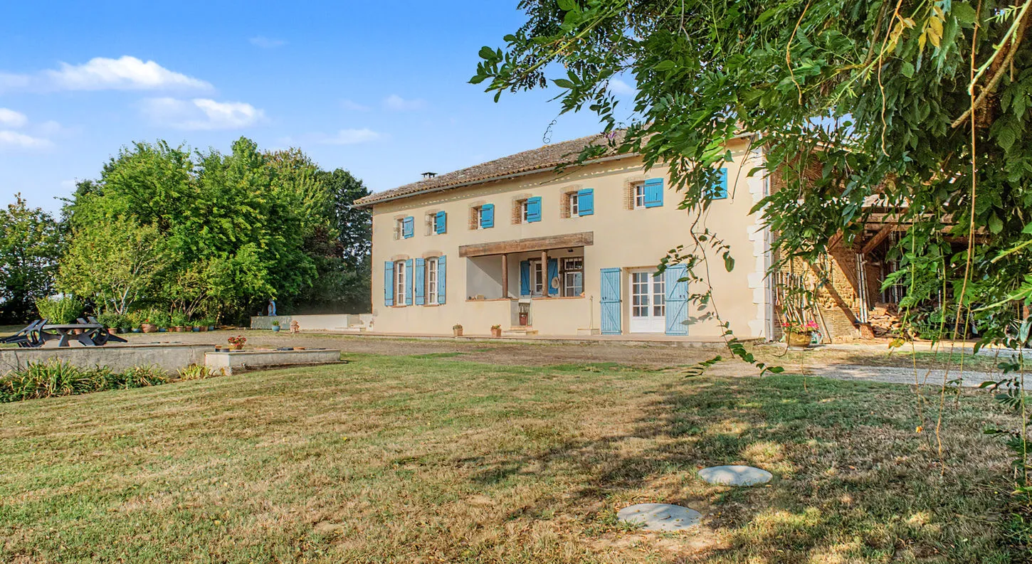 Expansive 4-Bedroom Country House with Pool in Tarn-et-Garonne - Image 1