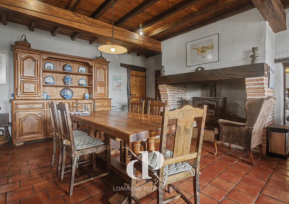 Expansive 4-Bedroom Country House with Pool in Tarn-et-Garonne - Image 4
