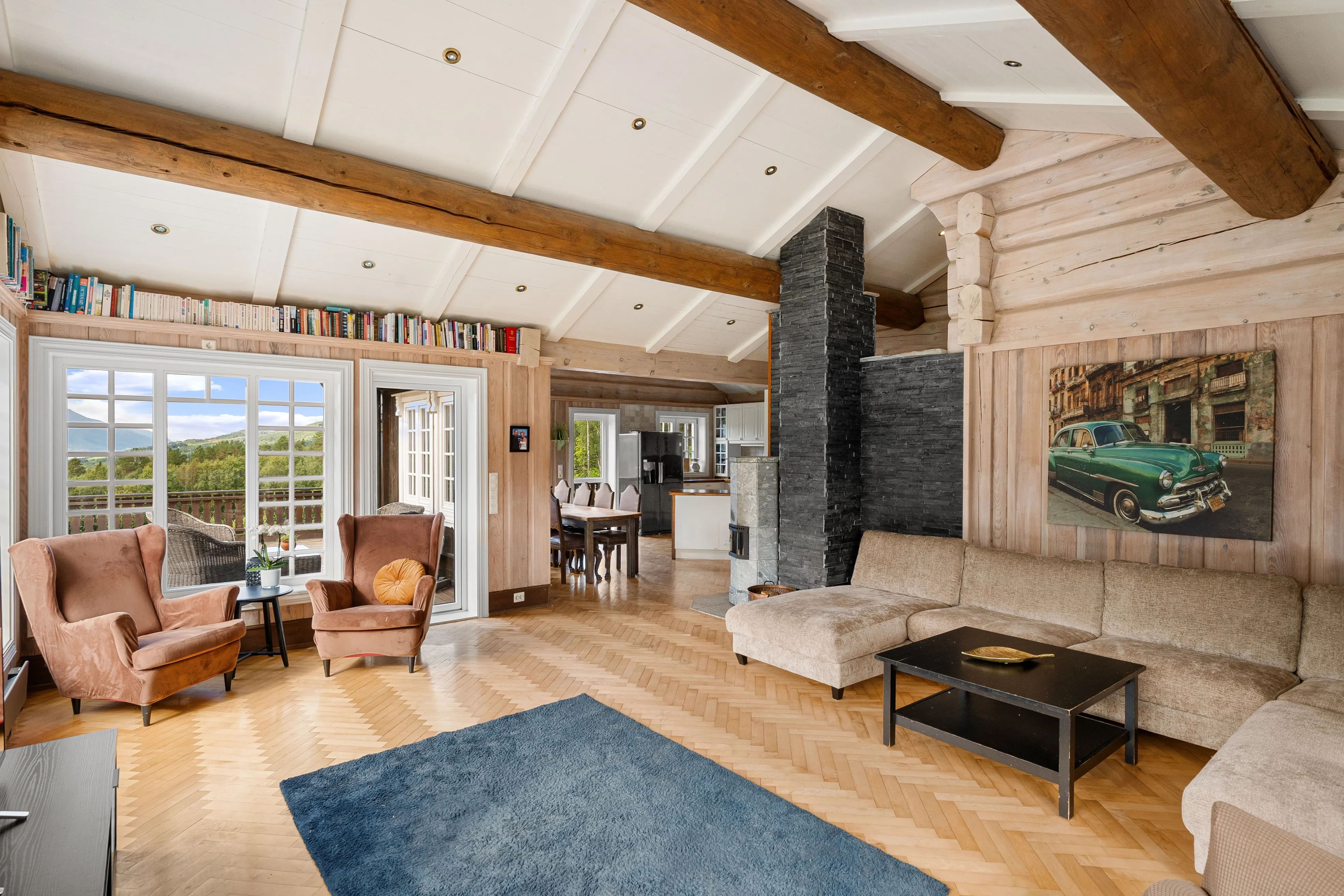 2010 Timber House with 7 Bedrooms and Expansive Garden in Eidsvåg, Norway - Image 3
