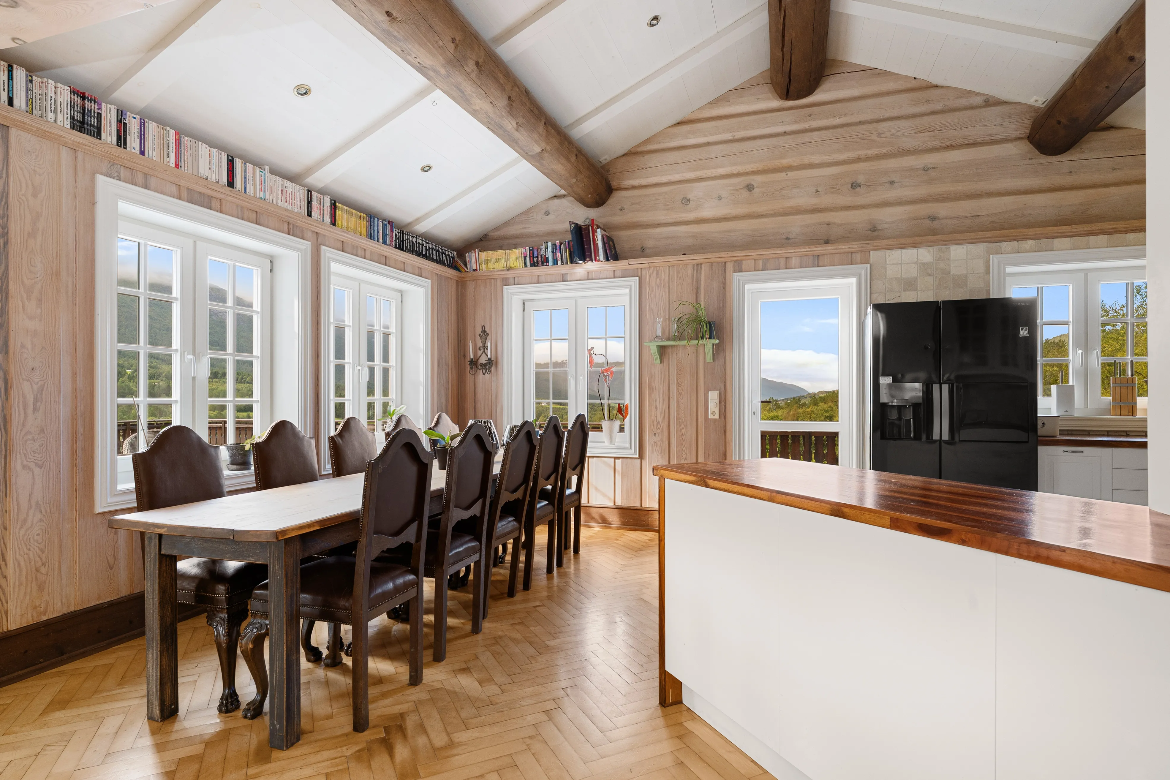 2010 Timber House with 7 Bedrooms and Expansive Garden in Eidsvåg, Norway - View image 11 of 56