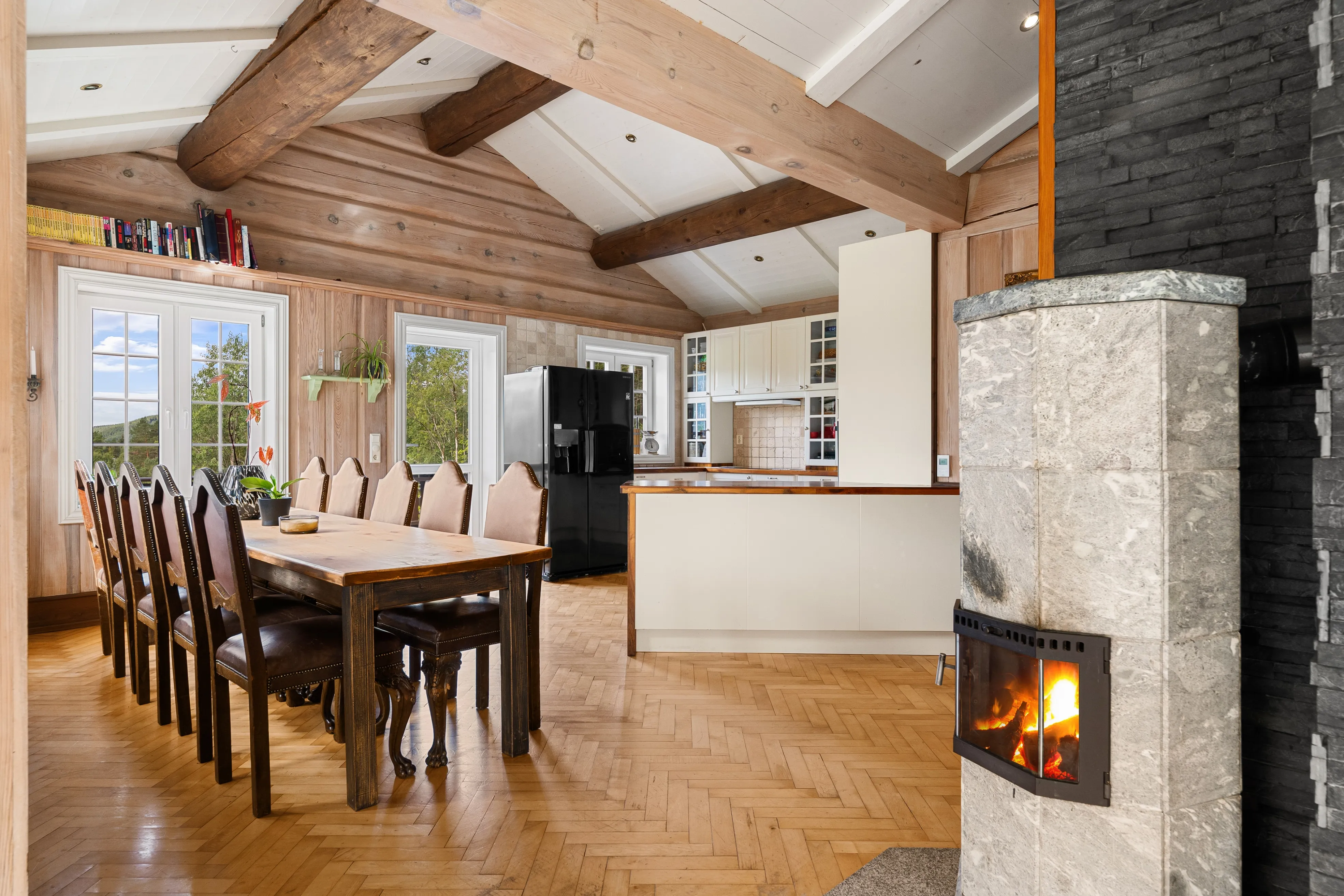 2010 Timber House with 7 Bedrooms and Expansive Garden in Eidsvåg, Norway - View image 12 of 56