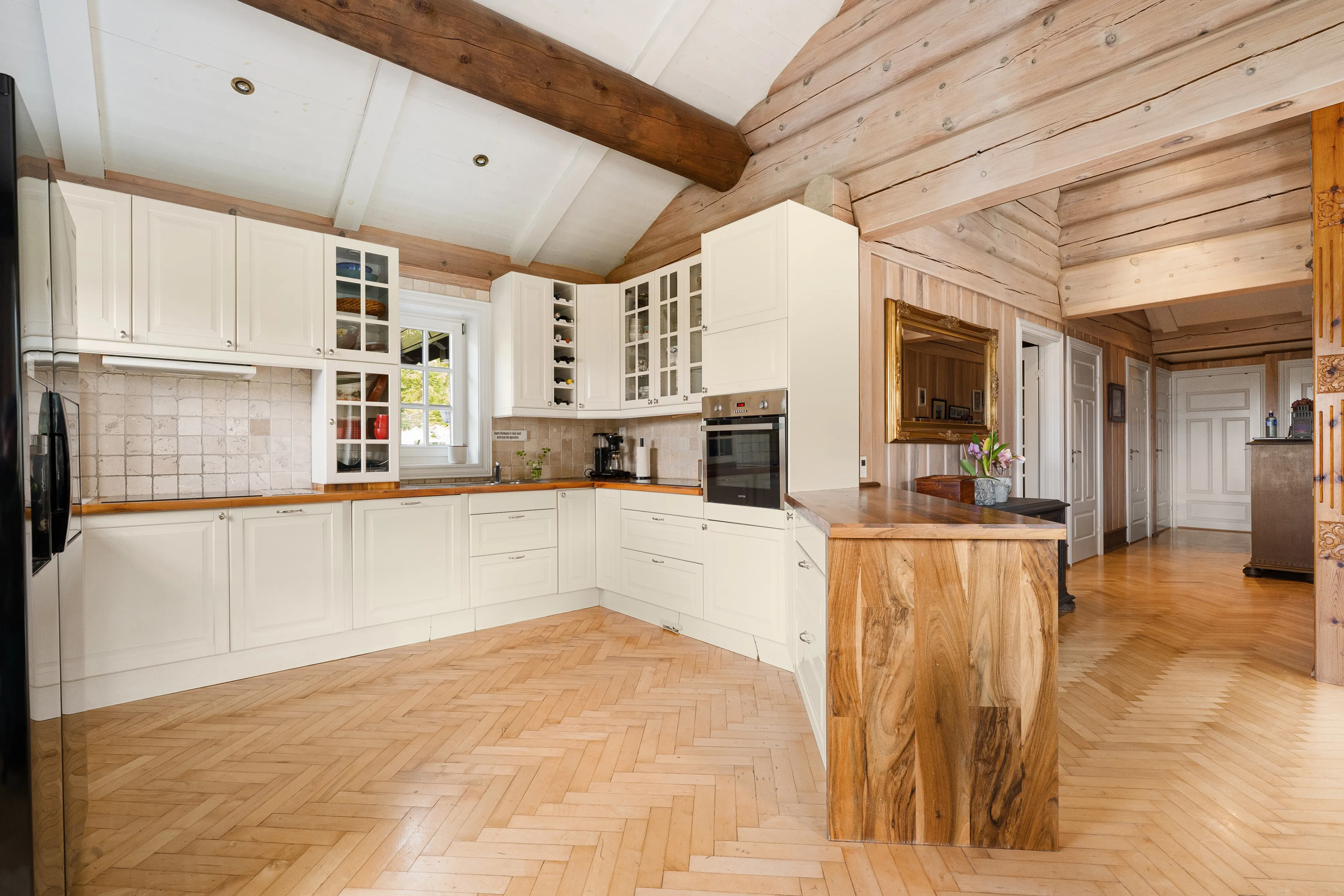 2010 Timber House with 7 Bedrooms and Expansive Garden in Eidsvåg, Norway - View image 13 of 56
