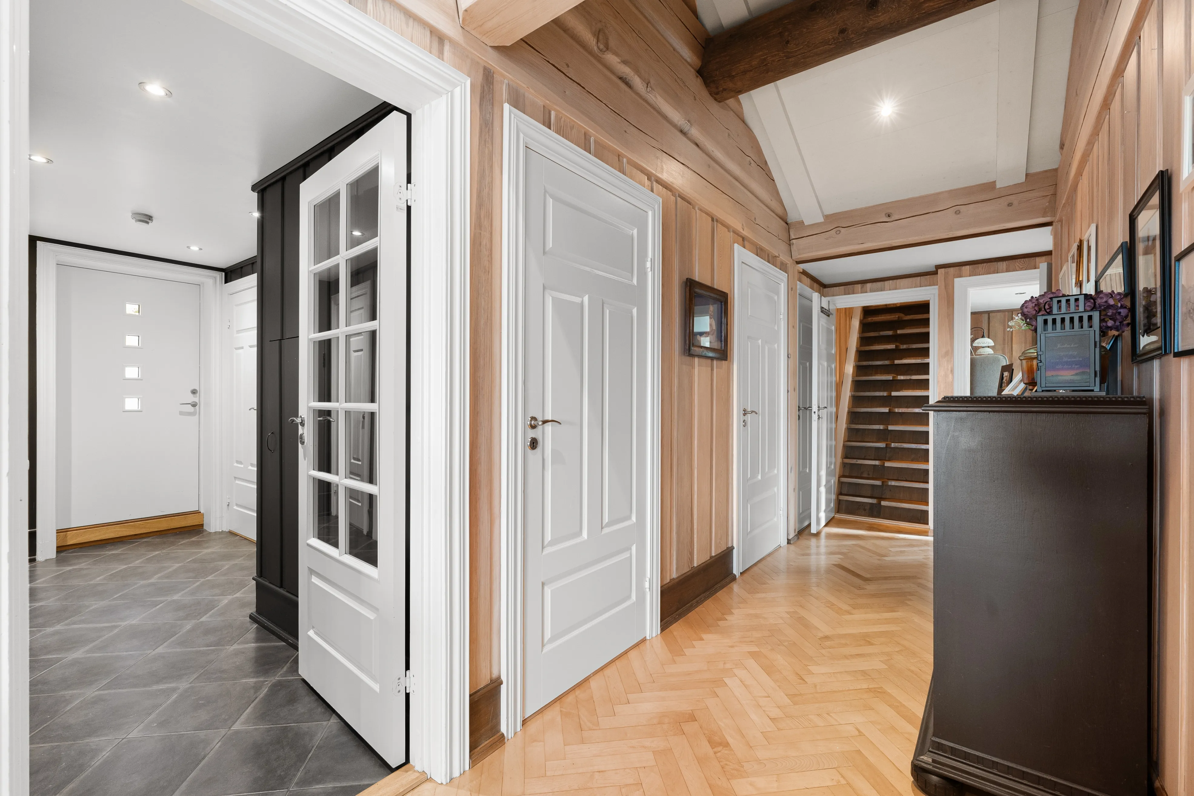 2010 Timber House with 7 Bedrooms and Expansive Garden in Eidsvåg, Norway - View image 14 of 56
