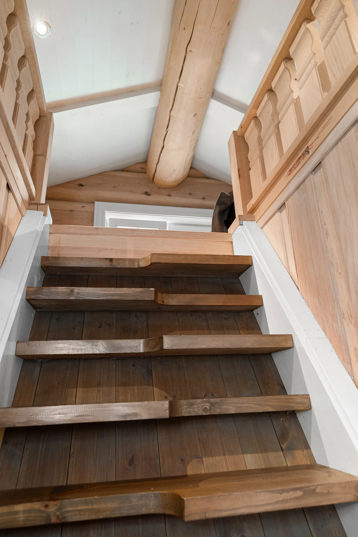 2010 Timber House with 7 Bedrooms and Expansive Garden in Eidsvåg, Norway - View image 20 of 56