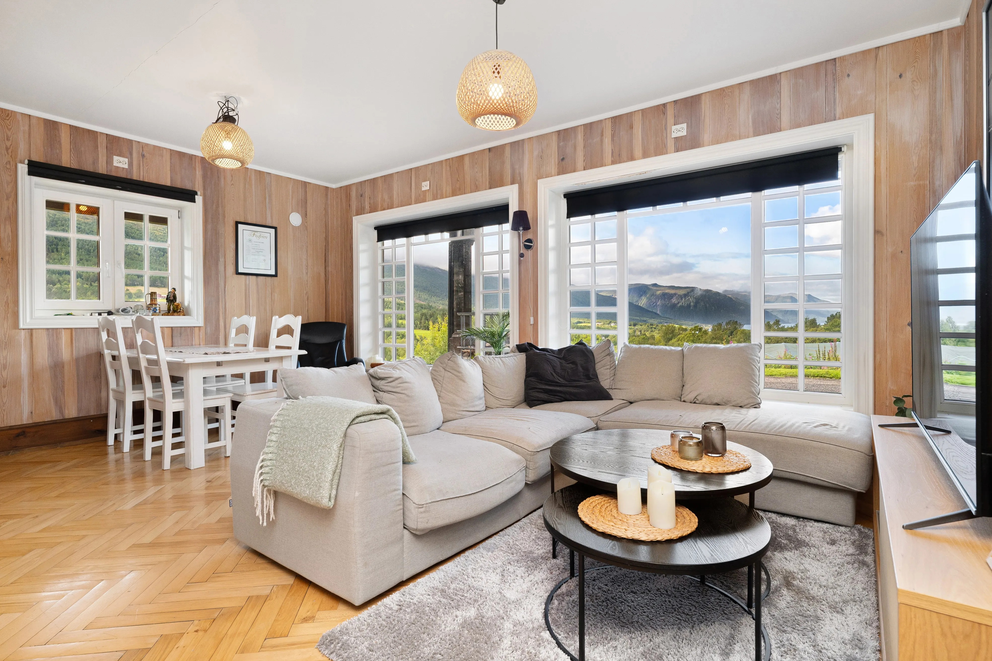 2010 Timber House with 7 Bedrooms and Expansive Garden in Eidsvåg, Norway - View image 36 of 56