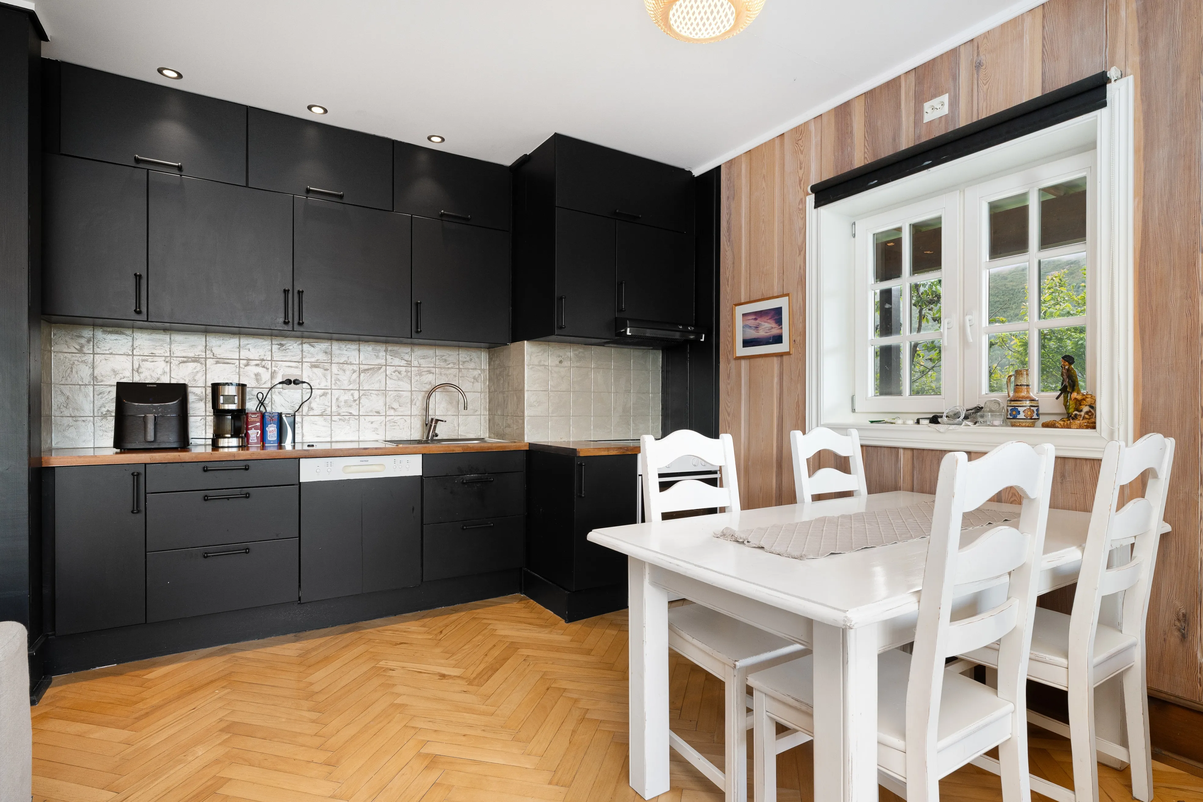 2010 Timber House with 7 Bedrooms and Expansive Garden in Eidsvåg, Norway - View image 37 of 56