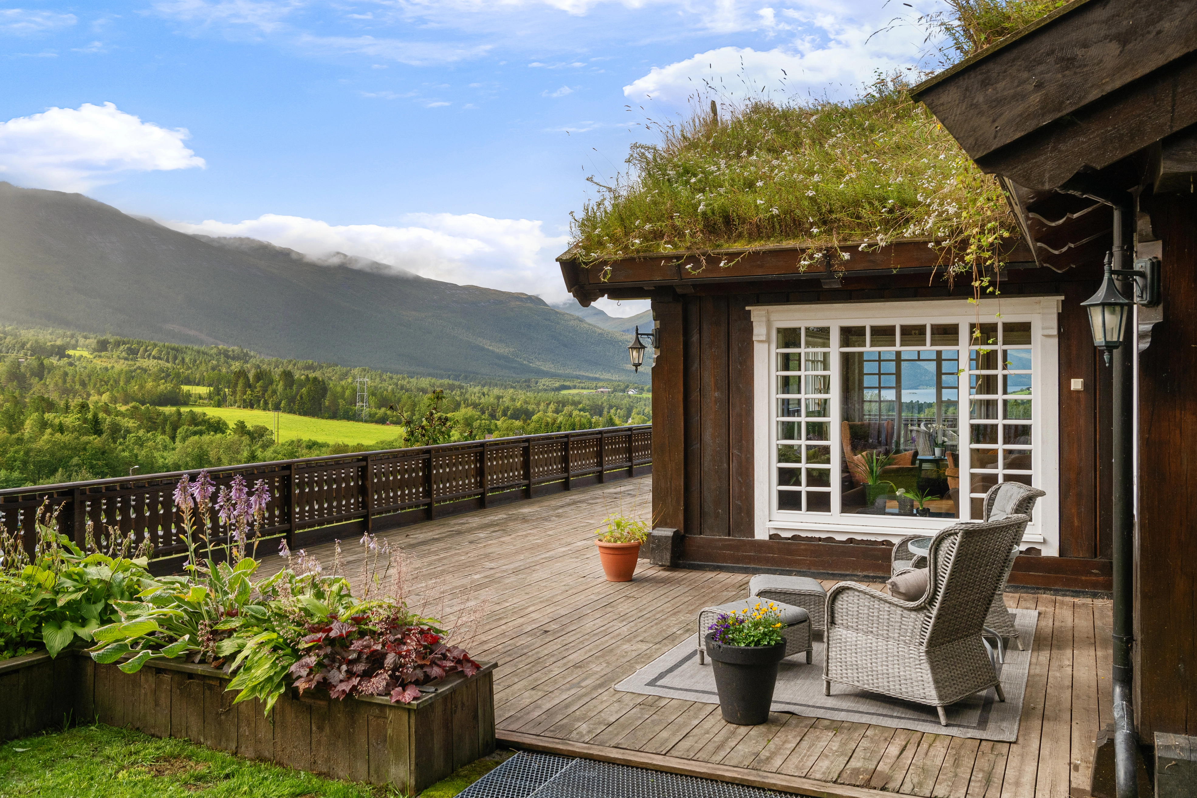 2010 Timber House with 7 Bedrooms and Expansive Garden in Eidsvåg, Norway - View image 49 of 56