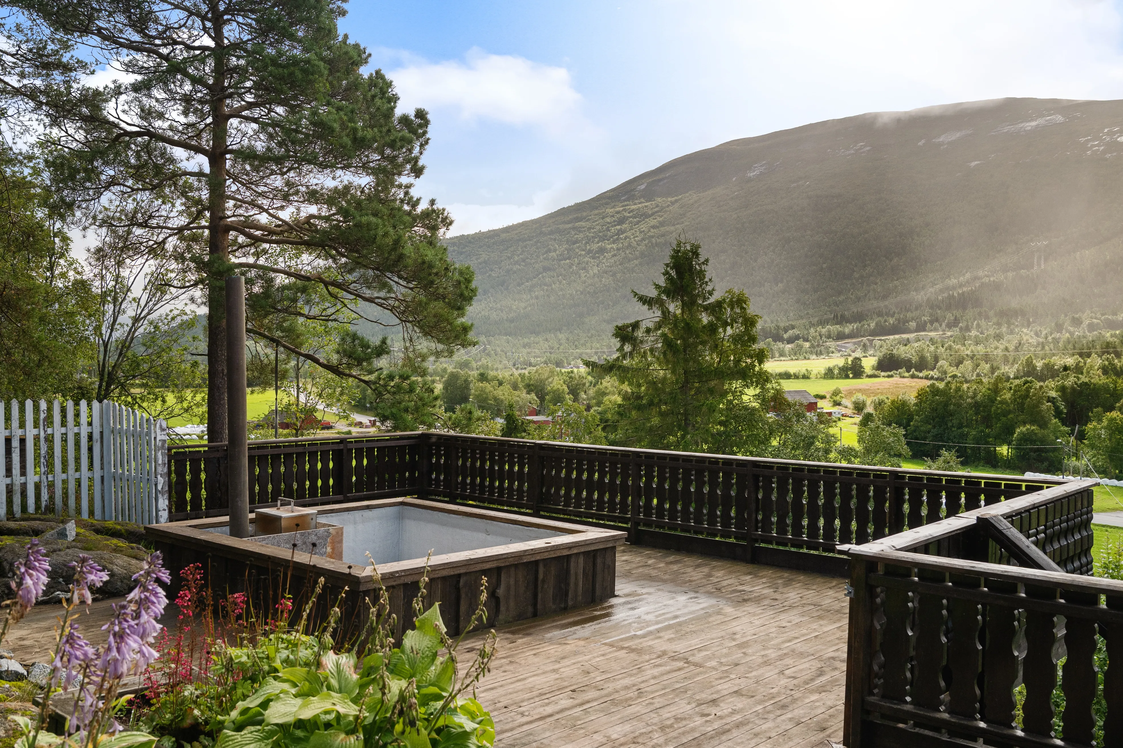 2010 Timber House with 7 Bedrooms and Expansive Garden in Eidsvåg, Norway - View image 50 of 56