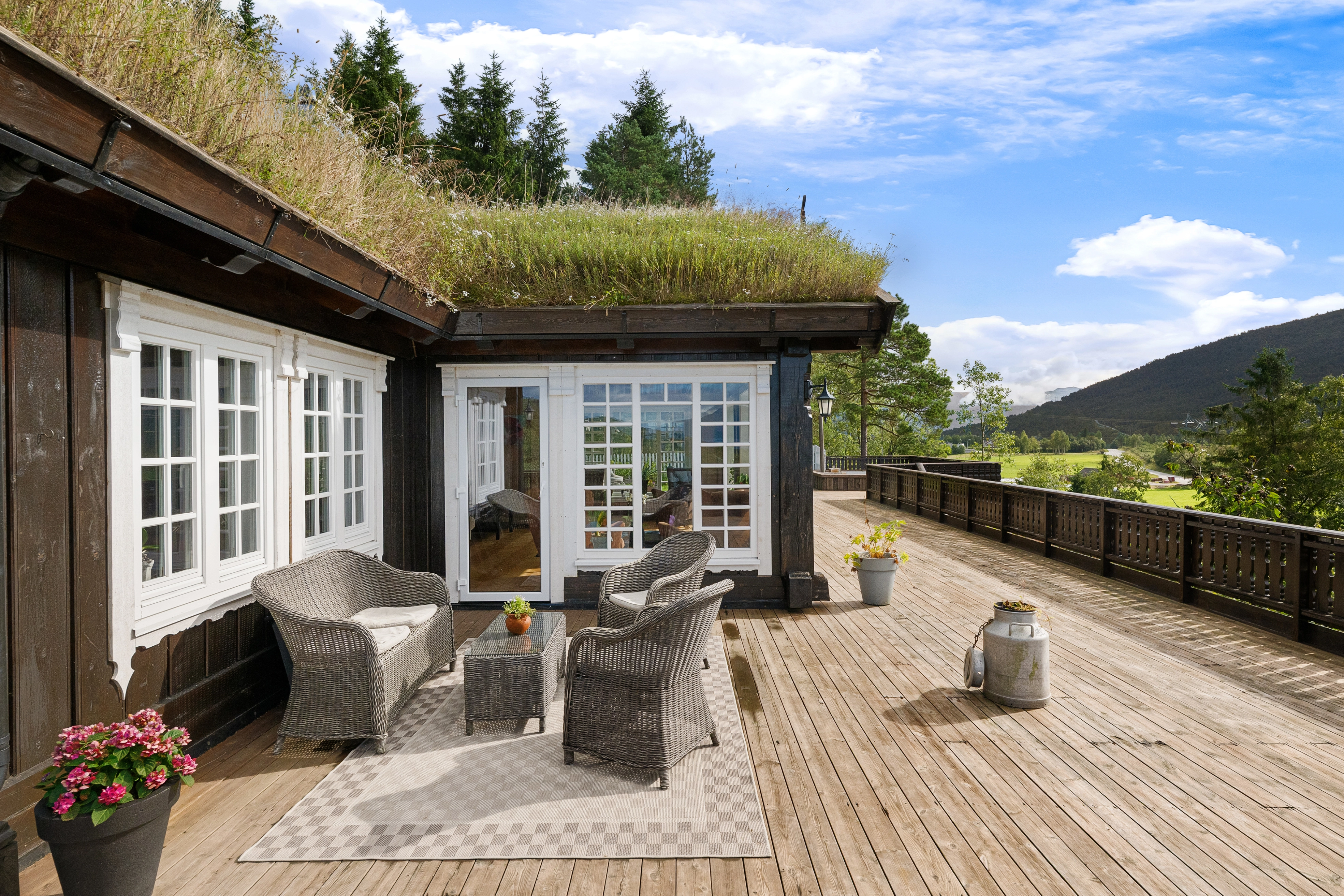 2010 Timber House with 7 Bedrooms and Expansive Garden in Eidsvåg, Norway - View image 53 of 56