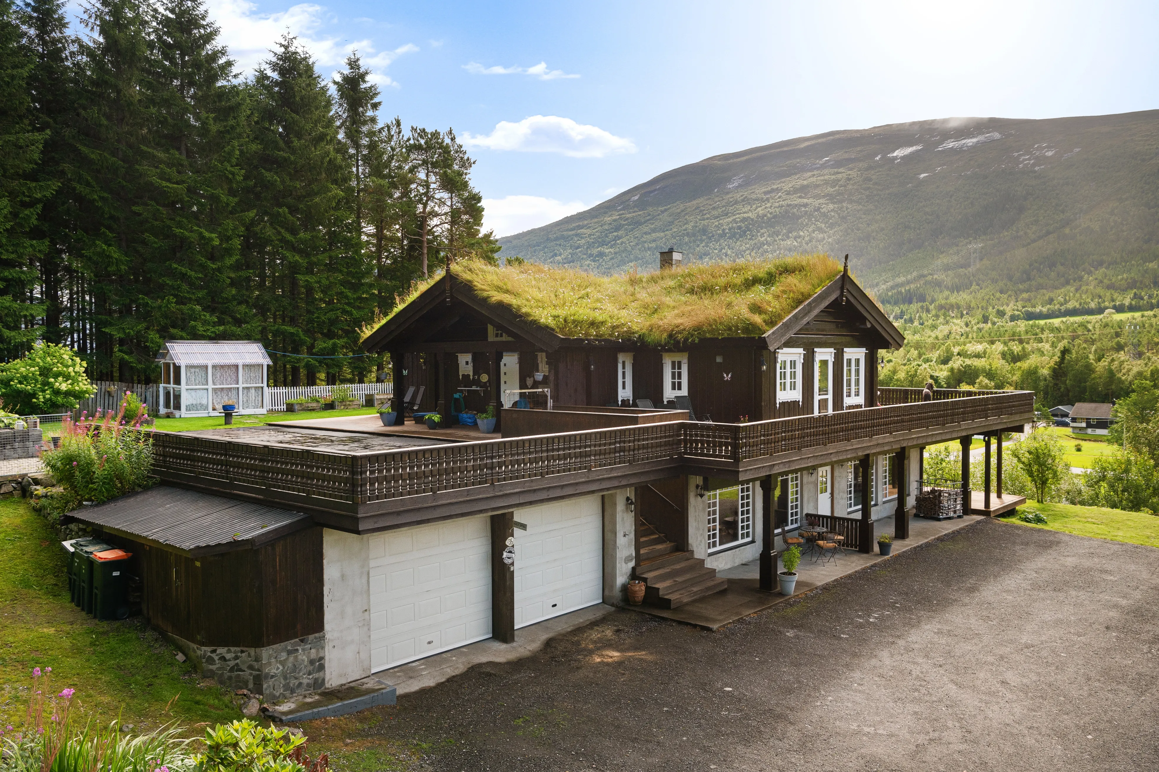 2010 Timber House with 7 Bedrooms and Expansive Garden in Eidsvåg, Norway - View image 55 of 56