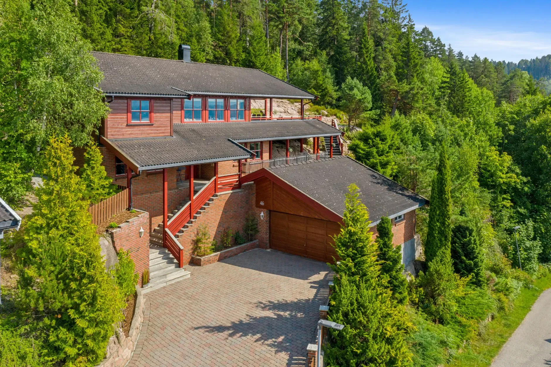 Modern 3-Bedroom House with Fjord Views and Expansive Terrace in Spikkestad - Image 1