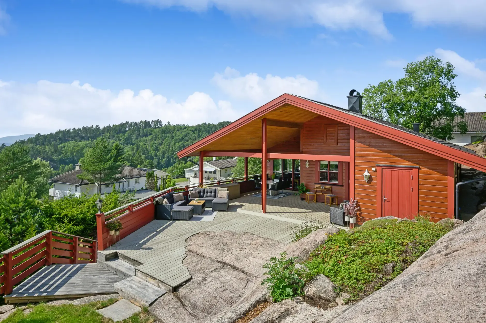 Modern 3-Bedroom House with Fjord Views and Expansive Terrace in Spikkestad - Image 5