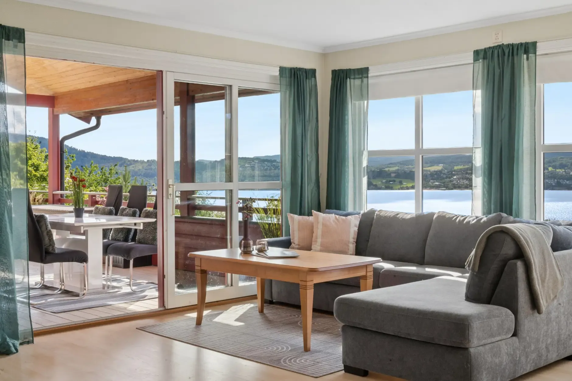 Modern 3-Bedroom House with Fjord Views and Expansive Terrace in Spikkestad - View image 9 of 53