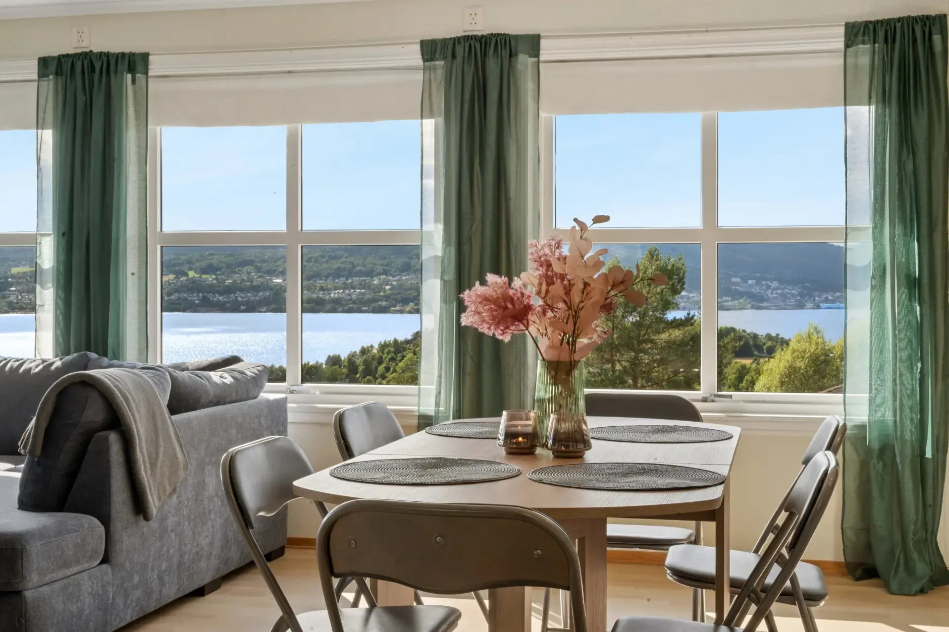 Modern 3-Bedroom House with Fjord Views and Expansive Terrace in Spikkestad - View image 10 of 53