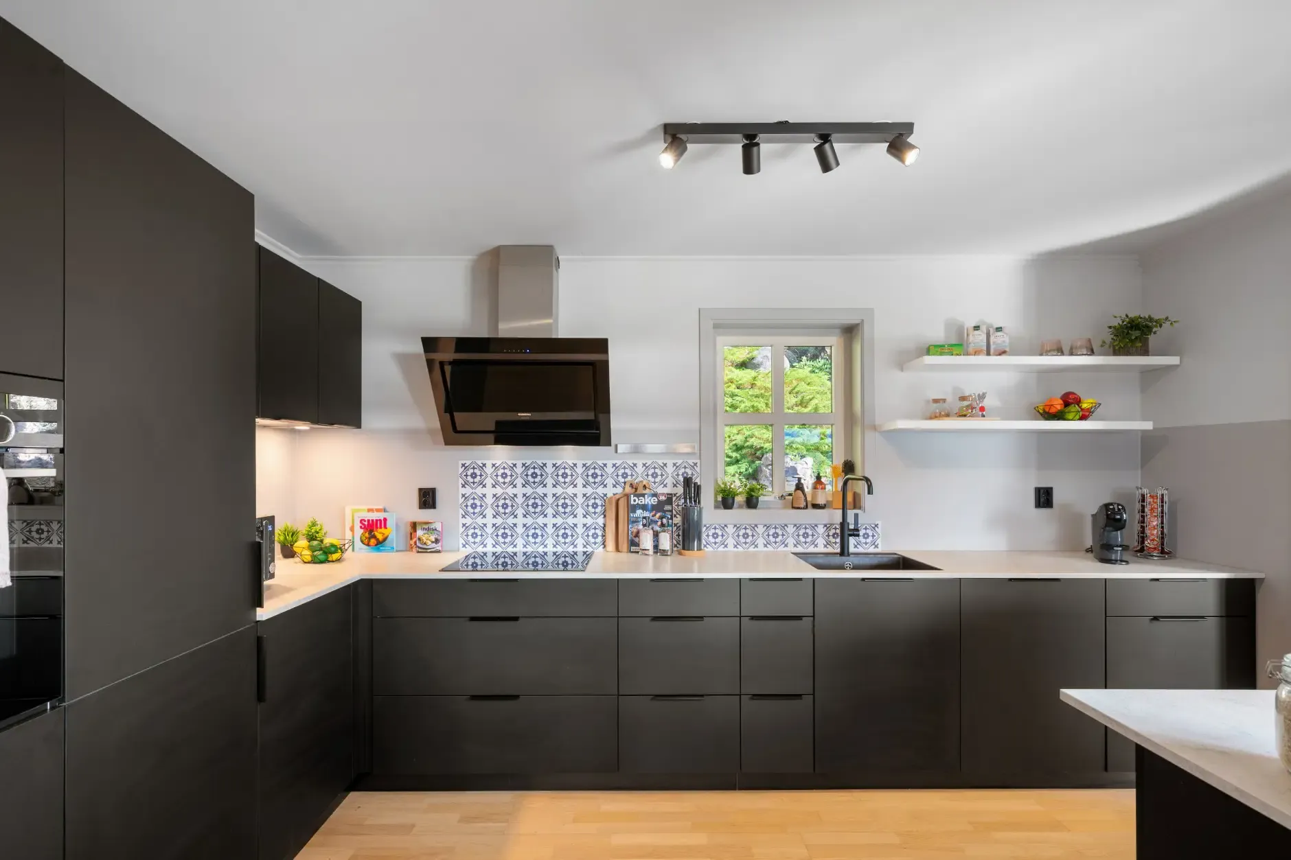 Modern 3-Bedroom House with Fjord Views and Expansive Terrace in Spikkestad - View image 13 of 53