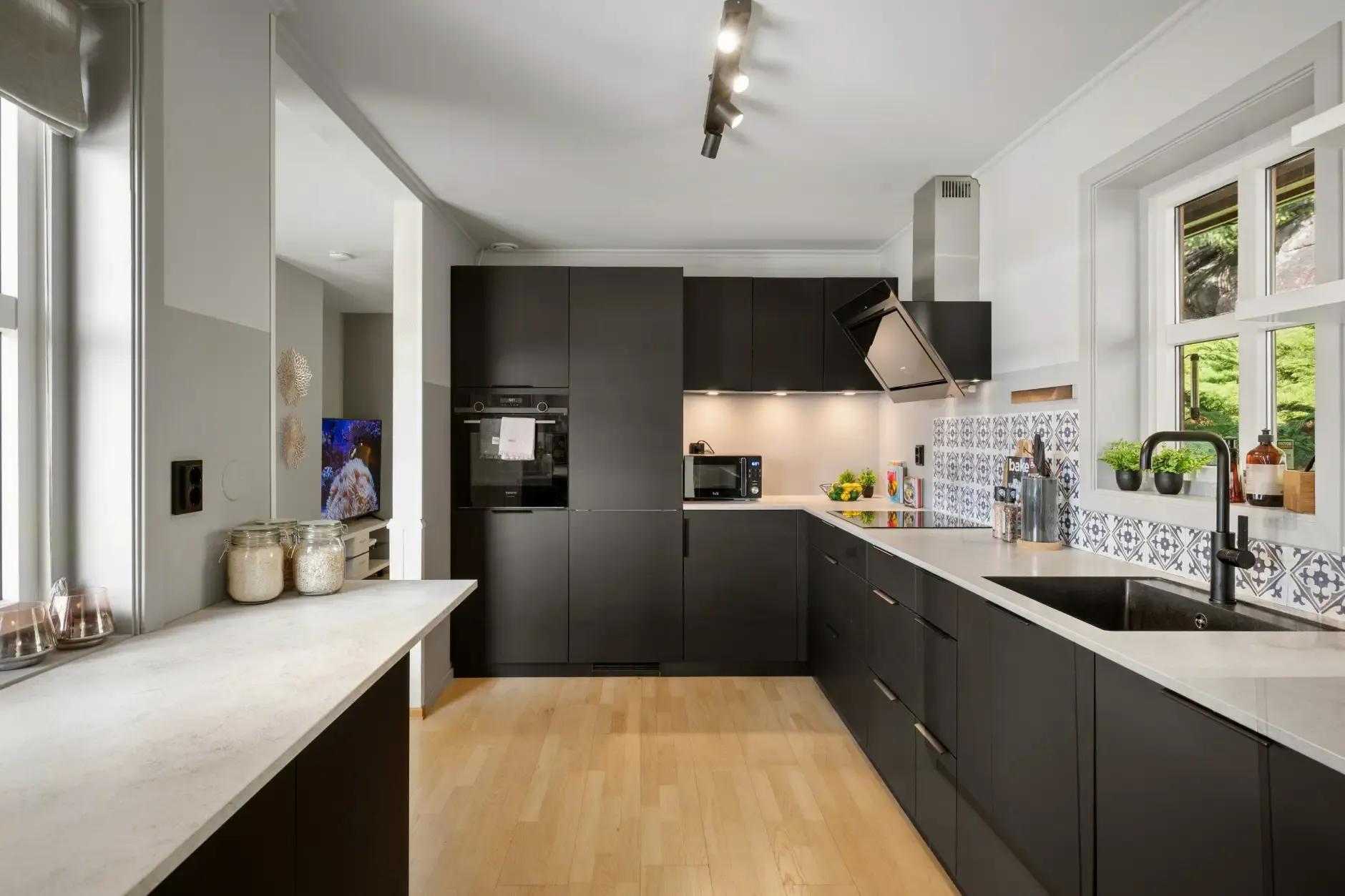 Modern 3-Bedroom House with Fjord Views and Expansive Terrace in Spikkestad - View image 14 of 53