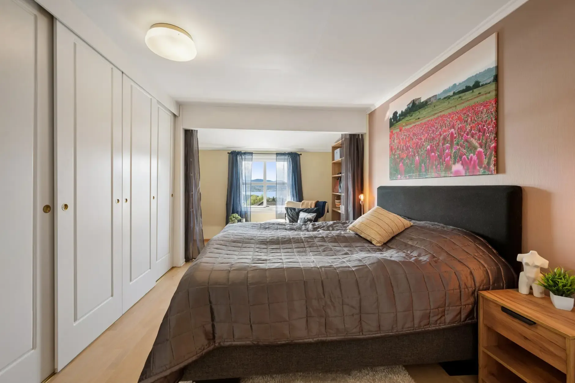 Modern 3-Bedroom House with Fjord Views and Expansive Terrace in Spikkestad - View image 19 of 53