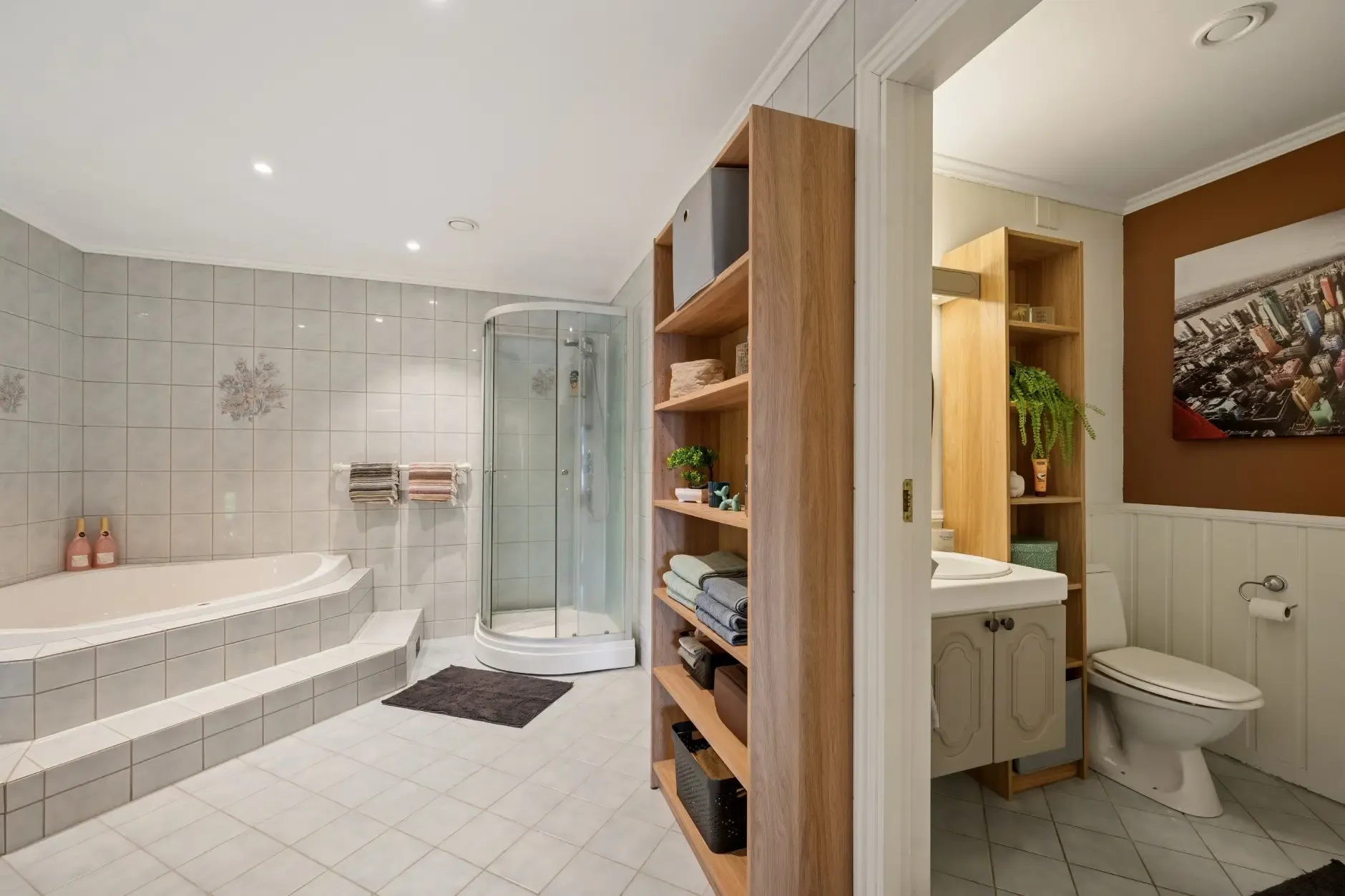 Modern 3-Bedroom House with Fjord Views and Expansive Terrace in Spikkestad - View image 22 of 53