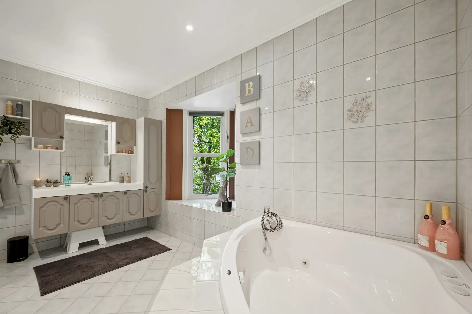 Modern 3-Bedroom House with Fjord Views and Expansive Terrace in Spikkestad - View image 25 of 53