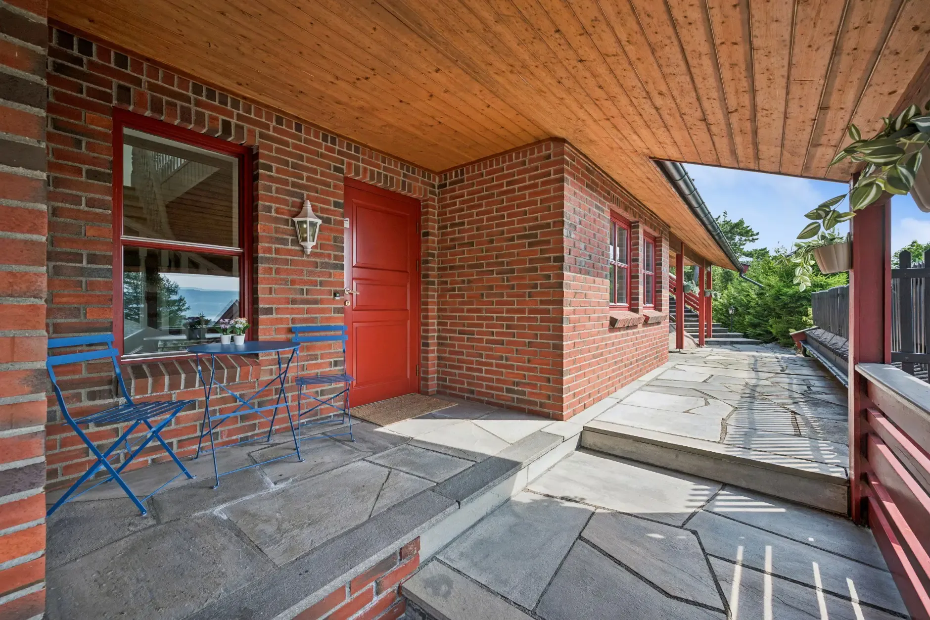 Modern 3-Bedroom House with Fjord Views and Expansive Terrace in Spikkestad - View image 29 of 53