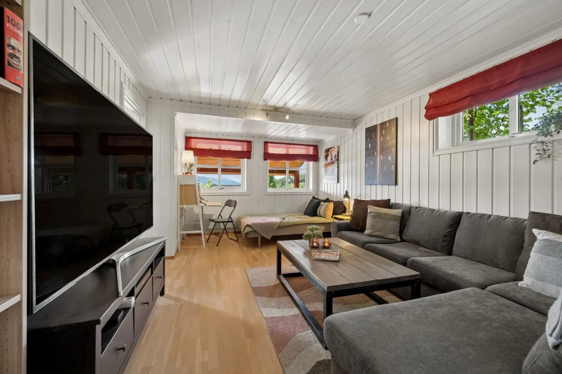 Modern 3-Bedroom House with Fjord Views and Expansive Terrace in Spikkestad - View image 34 of 53