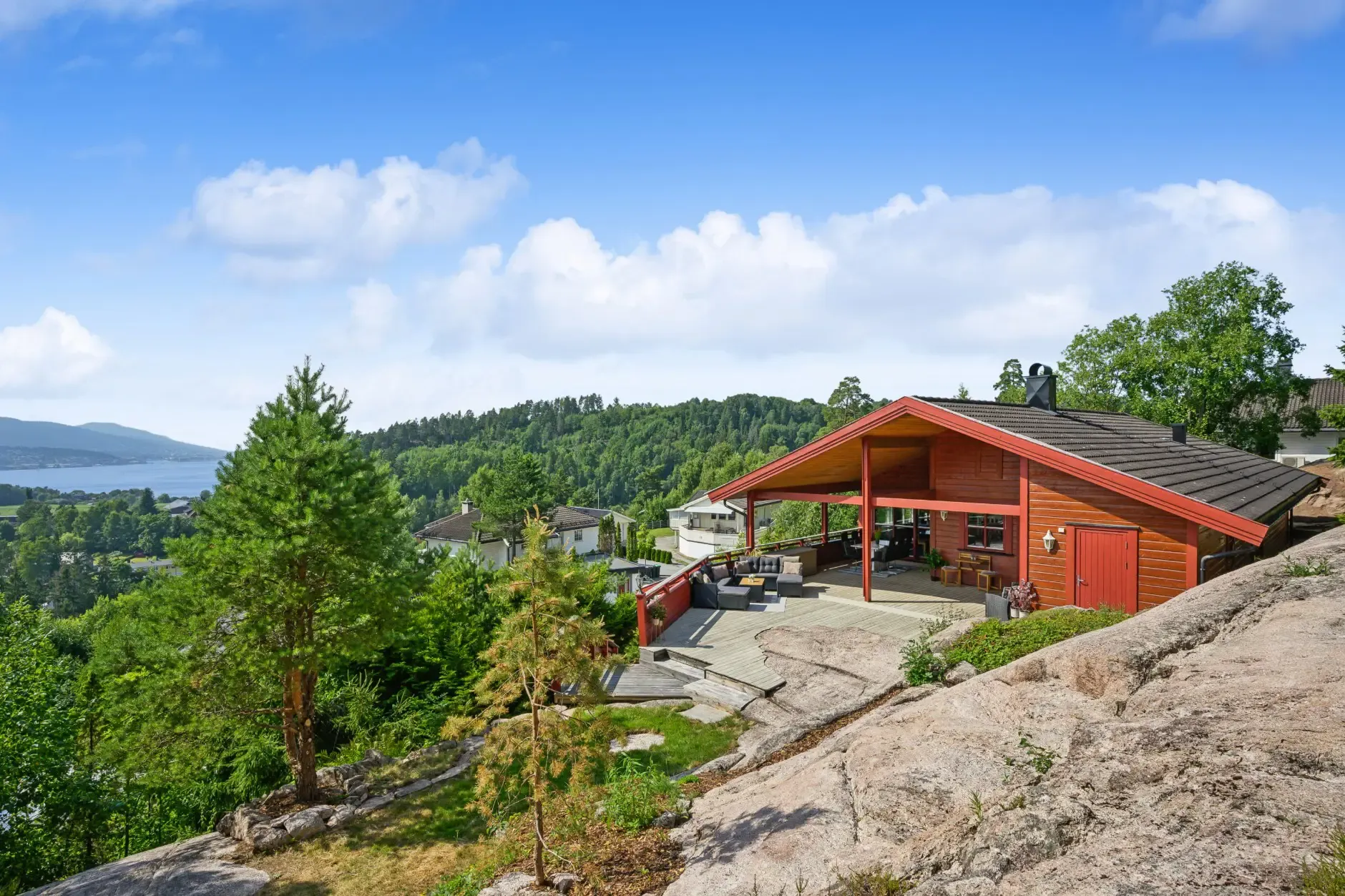 Modern 3-Bedroom House with Fjord Views and Expansive Terrace in Spikkestad - View image 45 of 53