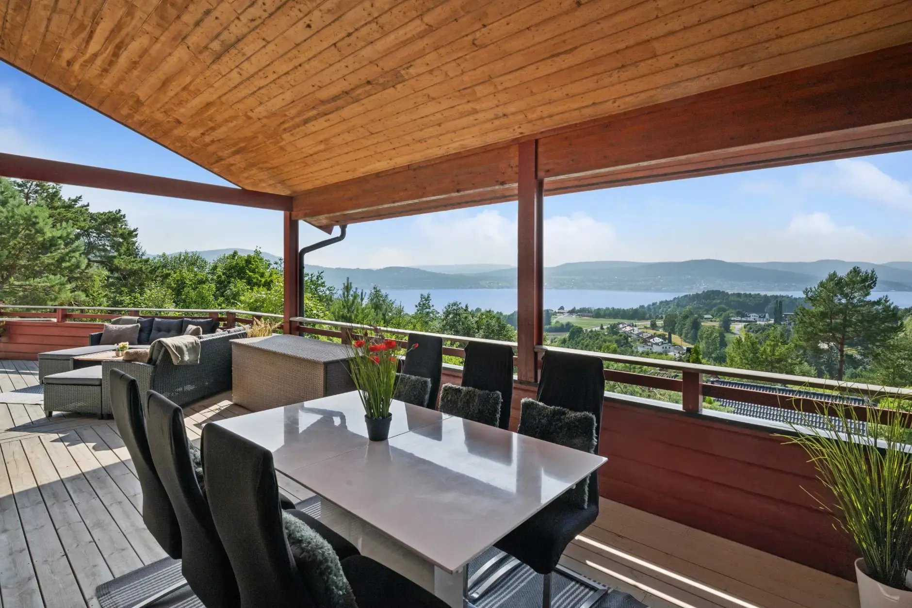 Modern 3-Bedroom House with Fjord Views and Expansive Terrace in Spikkestad - View image 51 of 53