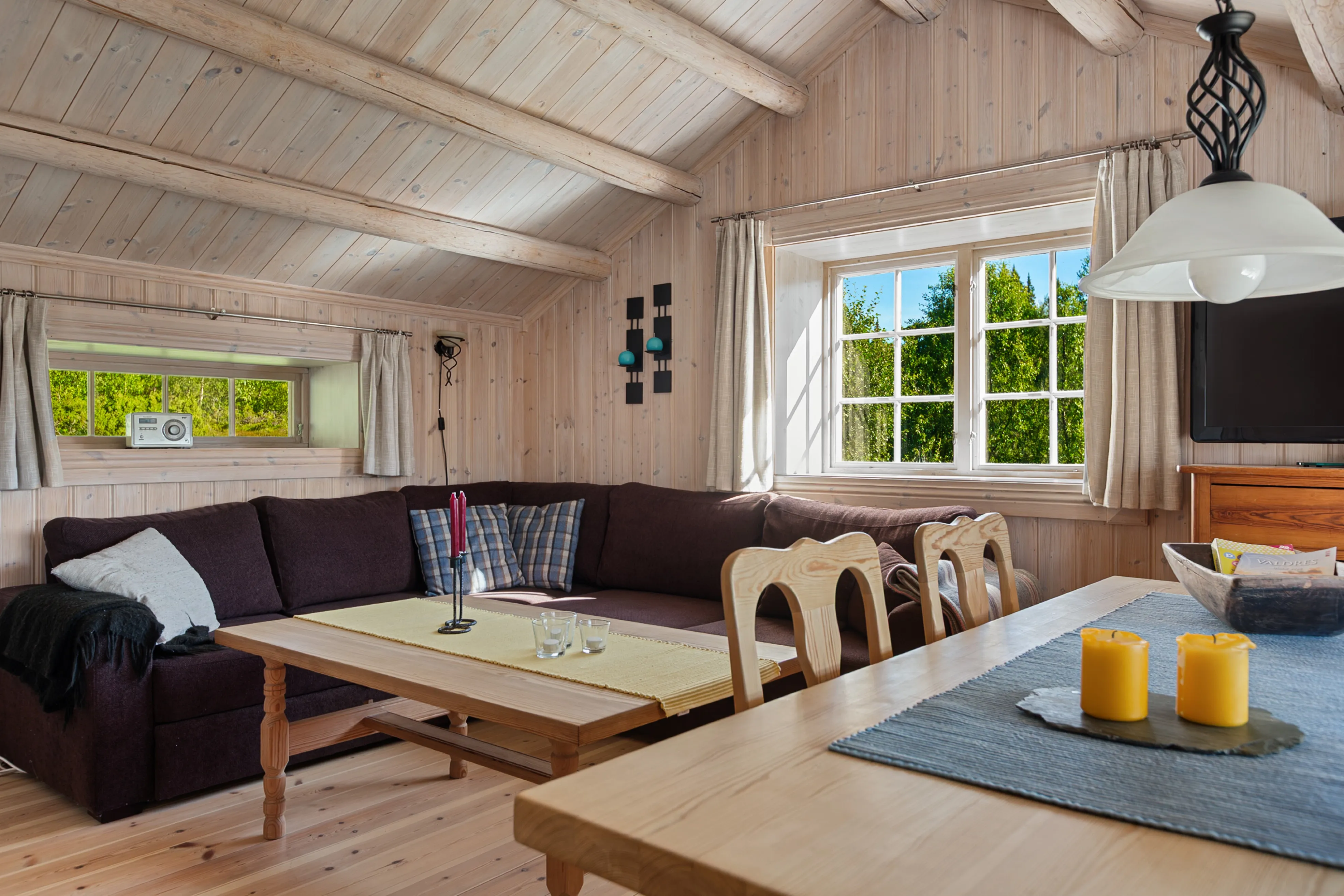 Historic 1800s Cabin in Aurdal with Expansive Garden and Rustic Charm - View image 6 of 24