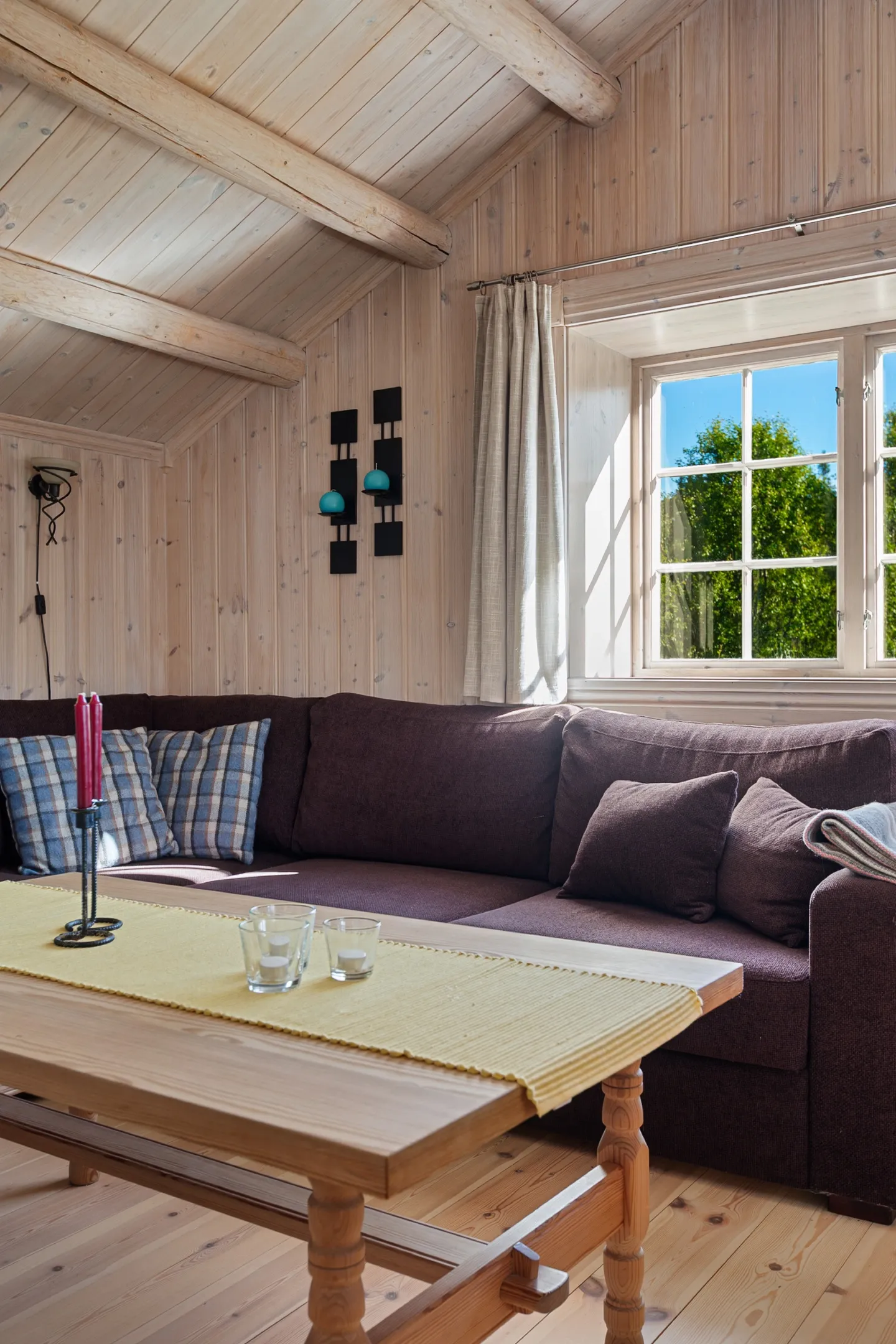 Historic 1800s Cabin in Aurdal with Expansive Garden and Rustic Charm - View image 7 of 24