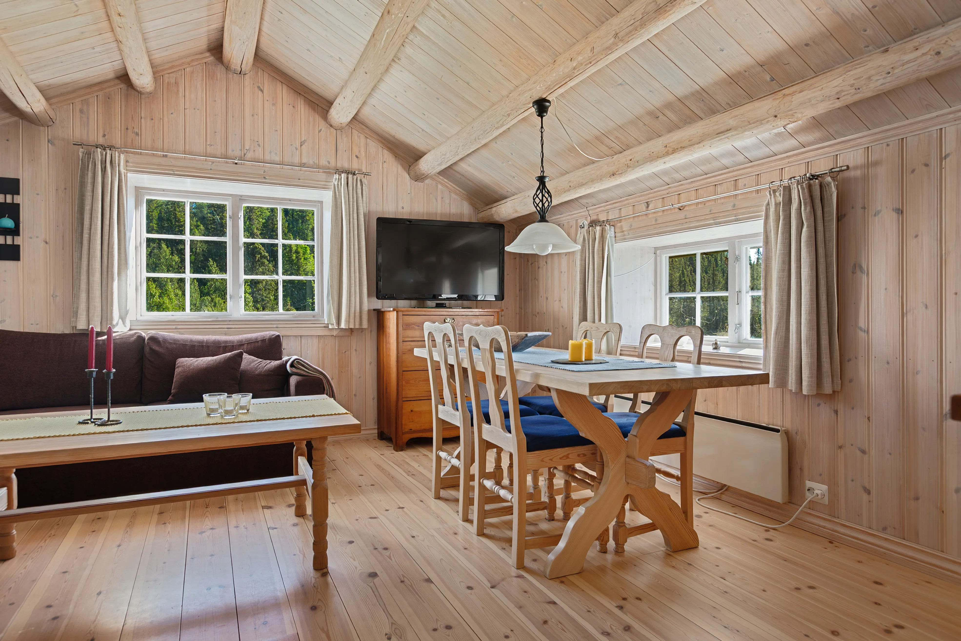Historic 1800s Cabin in Aurdal with Expansive Garden and Rustic Charm - View image 10 of 24